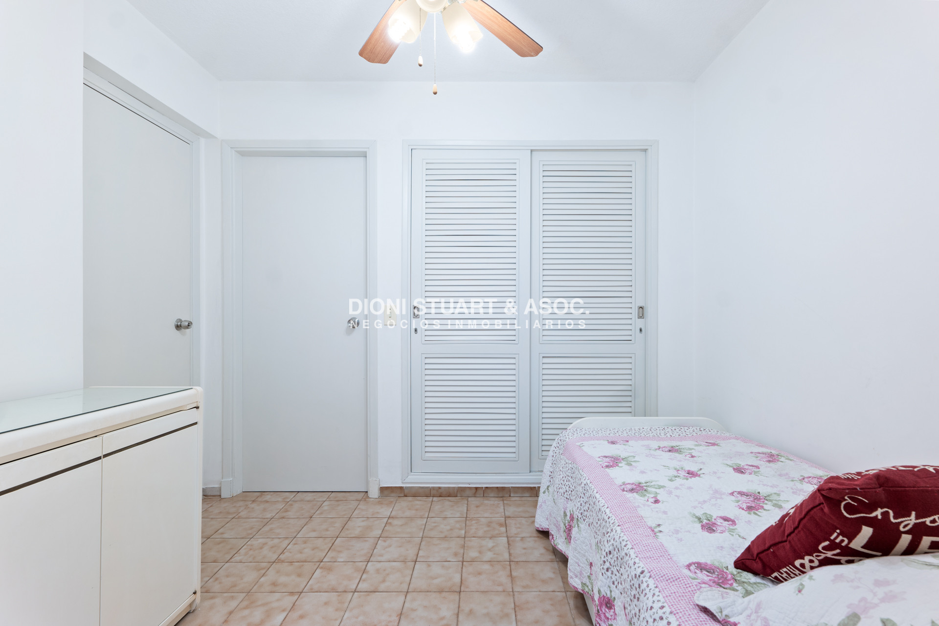 Apartamento ID.444 - APARTAMENTO EN VENTA DE 1 DORMITORIO Y MEDIO FRENTE AL MAR - PLAYA MANSA - COMPLEJO LINCOLN CENTER