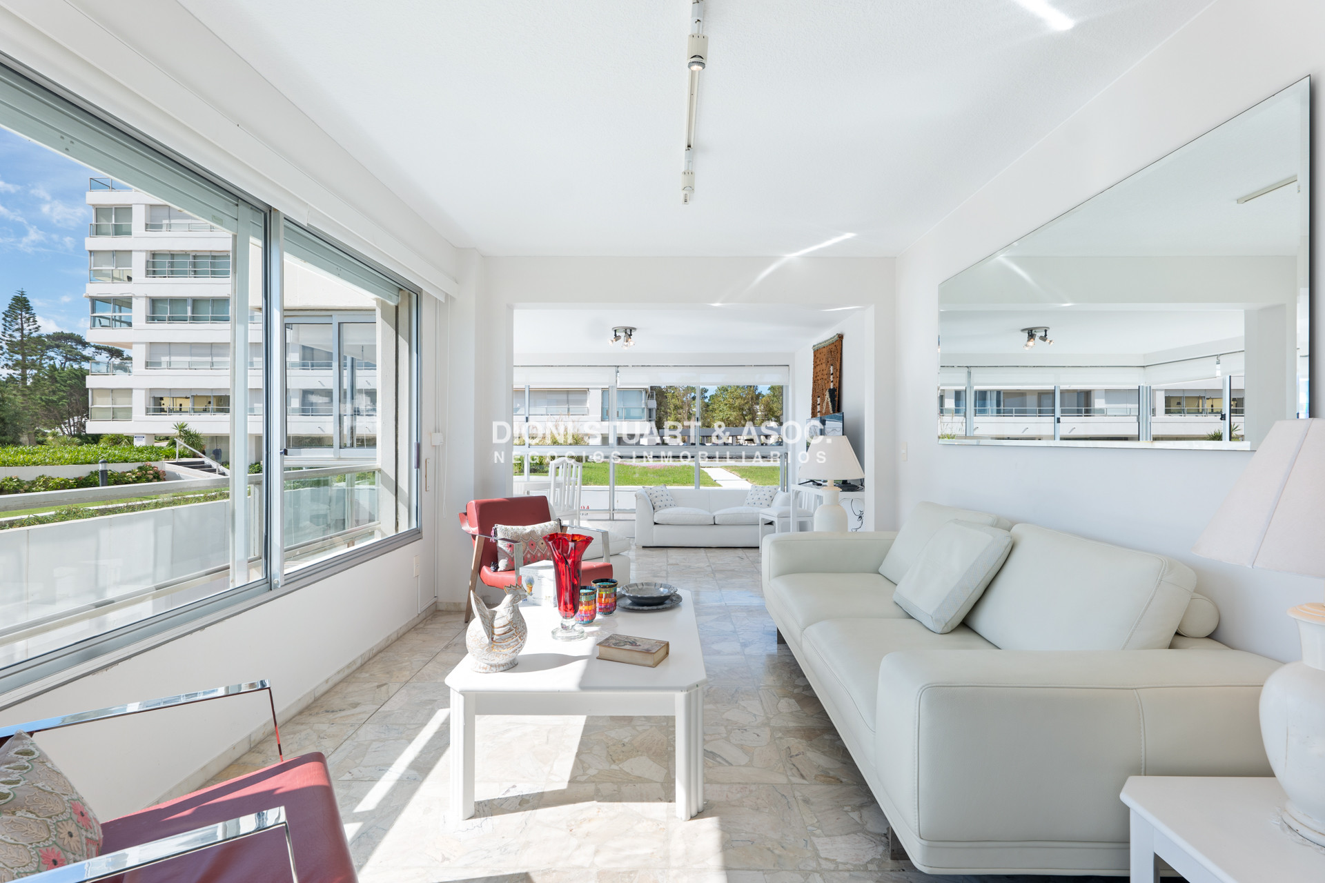 Apartamento ID.407 - Oportunidad - Apartamento en Venta - Primera Linea Mansa - 2 Dormitorios y Medio - Reciclado - Complejo Lincoln Center