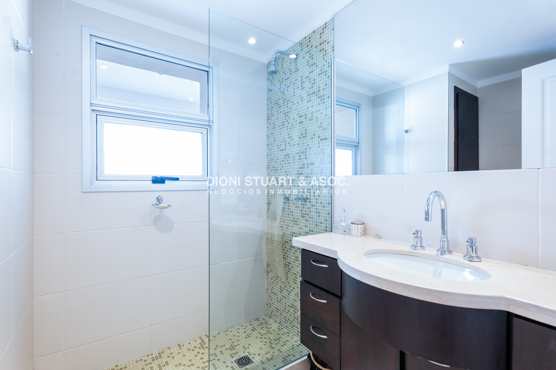 Apartamento ID.939 - TORRE LOBOS DEPARTAMENTO CENTRAL EN VENTA DE 3 DORMITORIOS EN SUITE + DEP. SERV. - PRIMERA LINEA PLAYA BRAVA