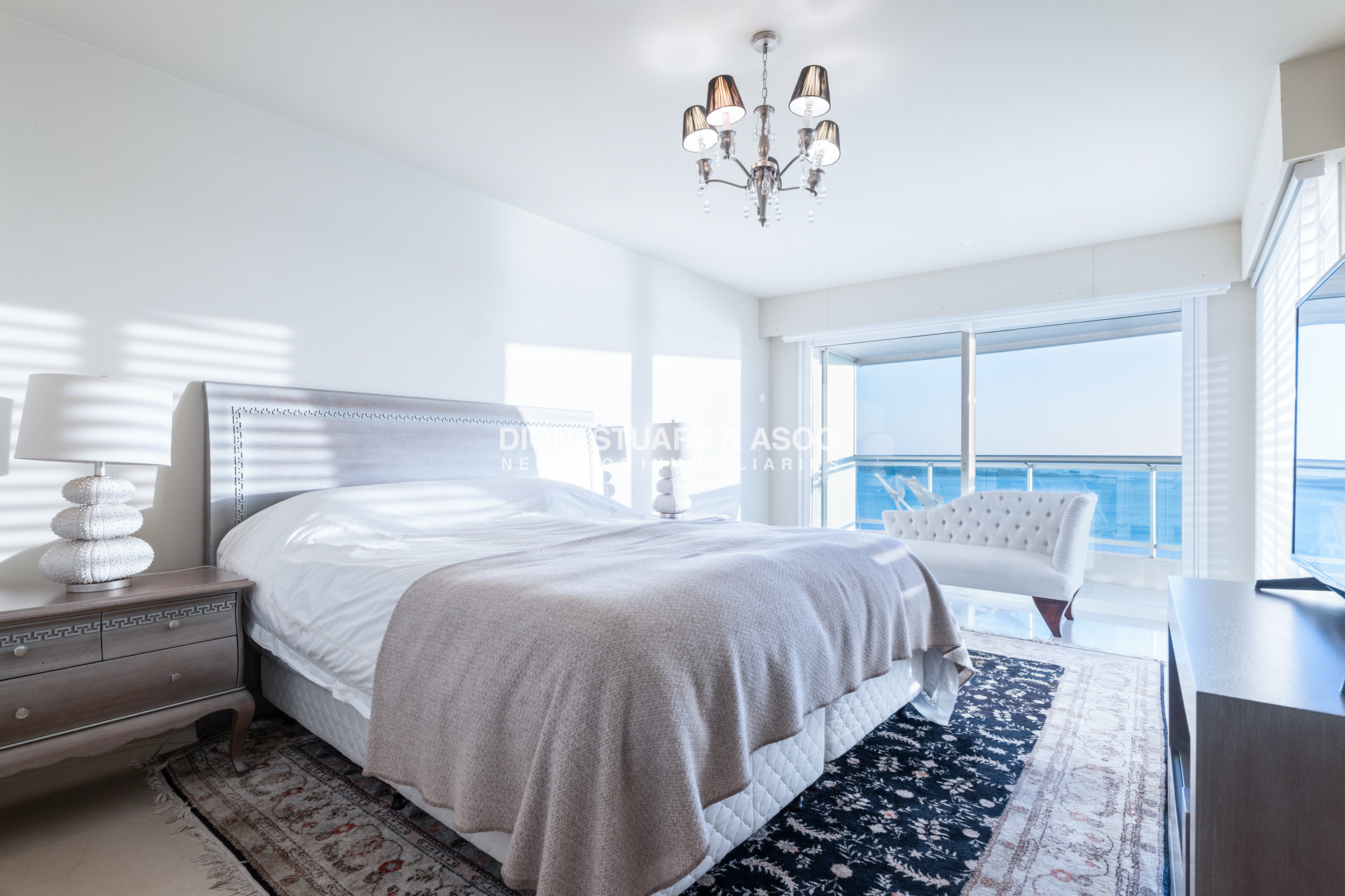 Apartamento ID.910 - DEPARTAMENTO DUPLEX EN AQUARELA - PLAYA MANSA - 4 DORM EN SUITE + DEPENDENCIA