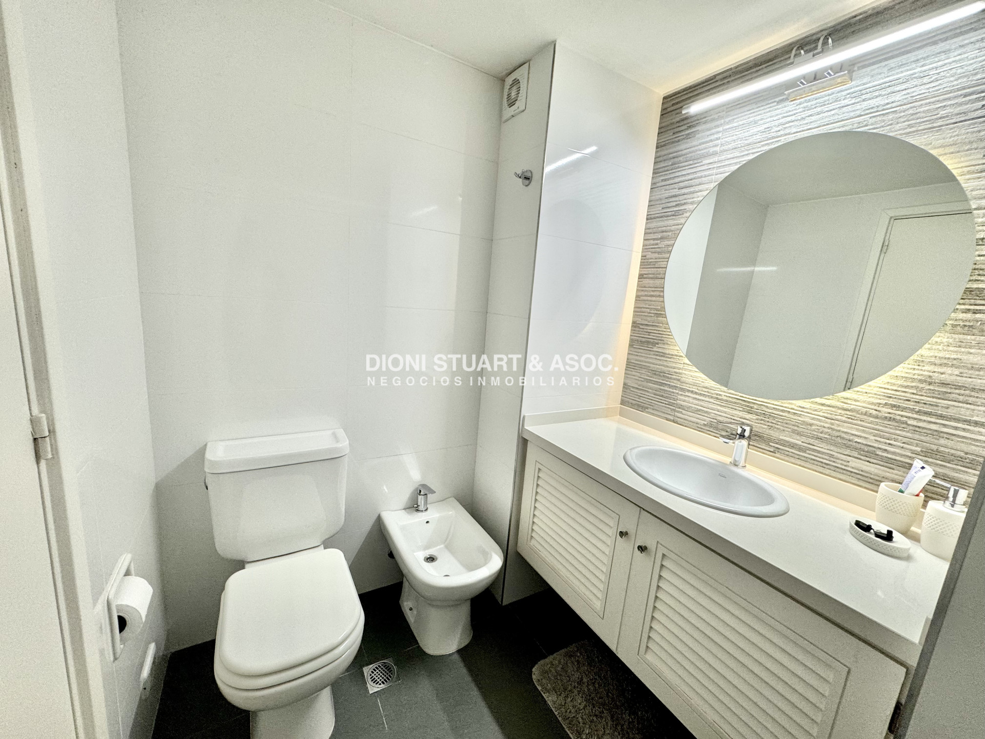 Apartamento ID.1135 - ALQUILER DE TEMPORADA 2 DORMITORIOS Y MEDIO PLAYA MANSA - COMPLEJO LINCOLN CENTER