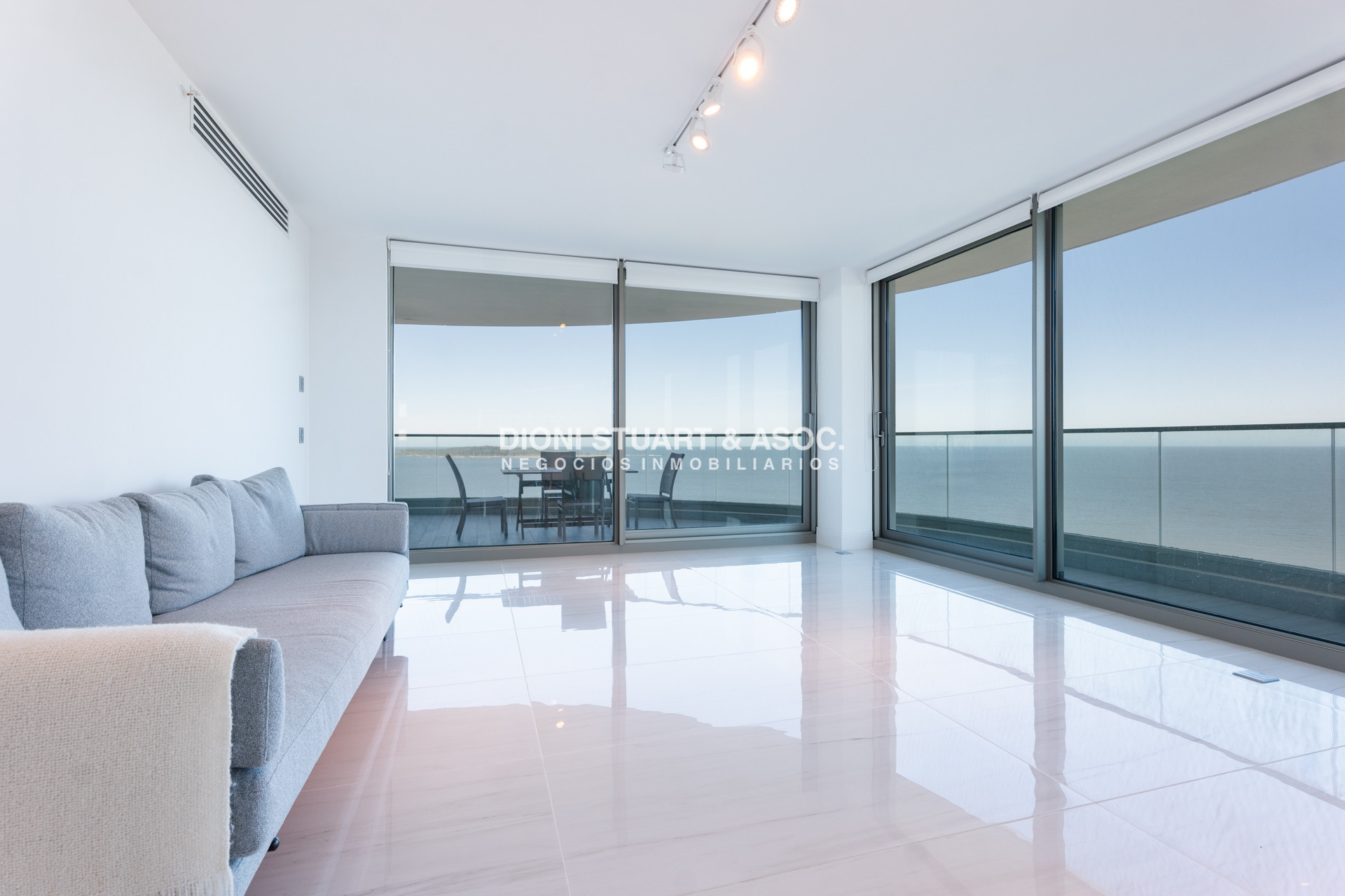 Apartamento ID.737 - FENDI CHATEAU EN VENTA ESQUINERO A PUNTA BALLENA 4 DORMITORIOS EN SUITE