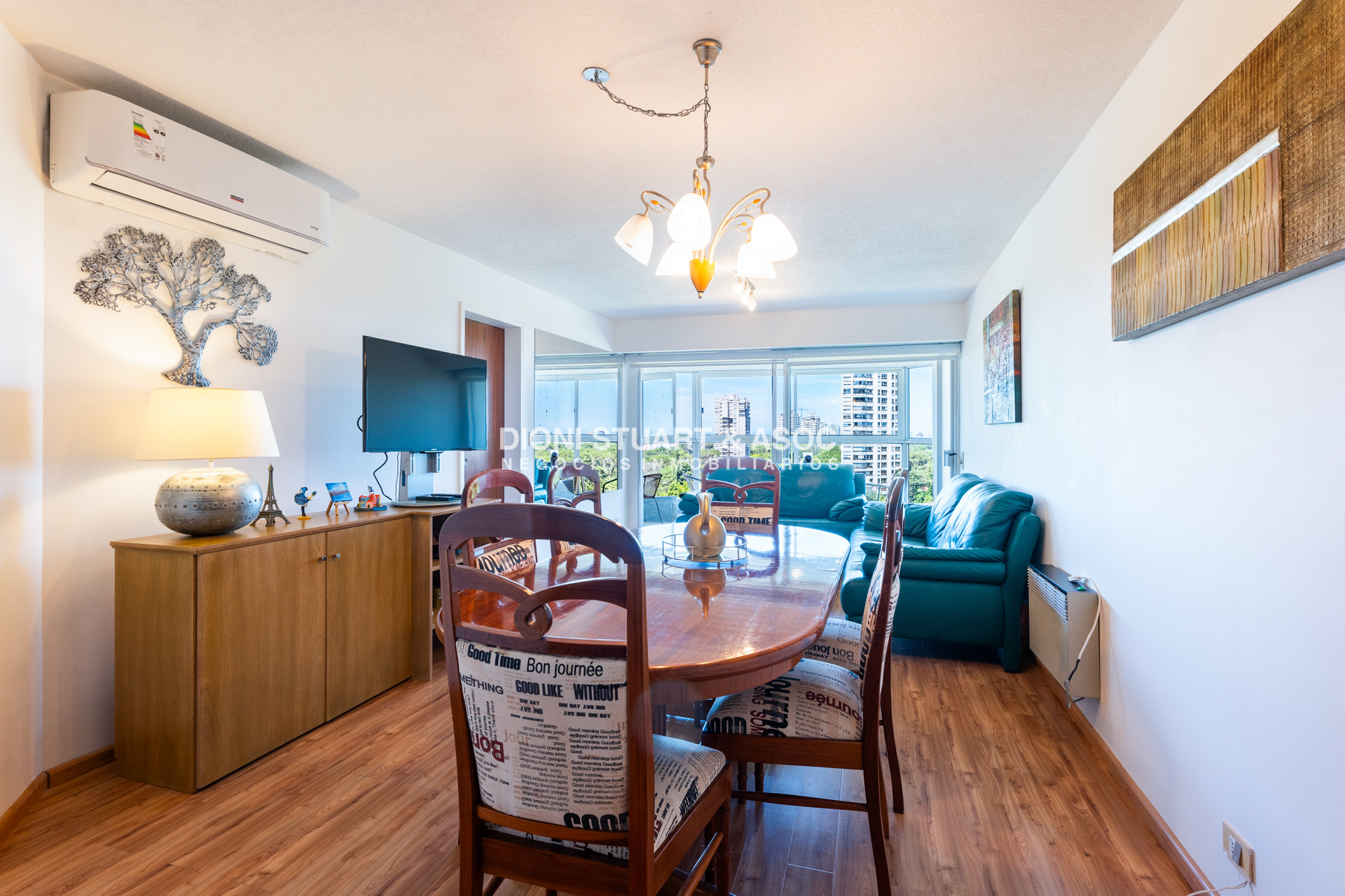 Apartamento ID.903 - DEPARTAMENTO EN ROOSEVELT - 2 DORMITORIOS - RECICLADO - CON VISTA - PARQUEMAR R