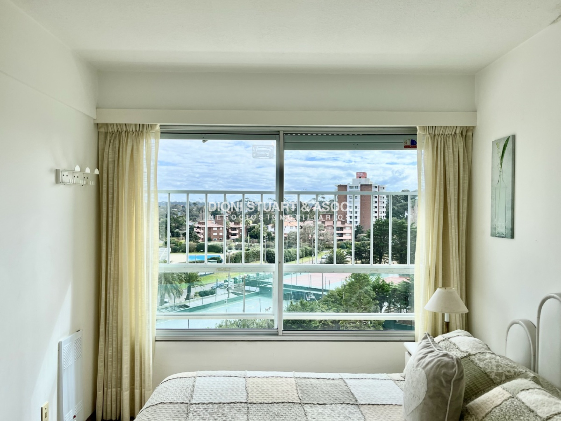 Apartamento ID.37 - Departamento en Venta - 3 Dormitorios + Dependencia - Complejo Lincoln Center - Playa Mansa - Punta del Este