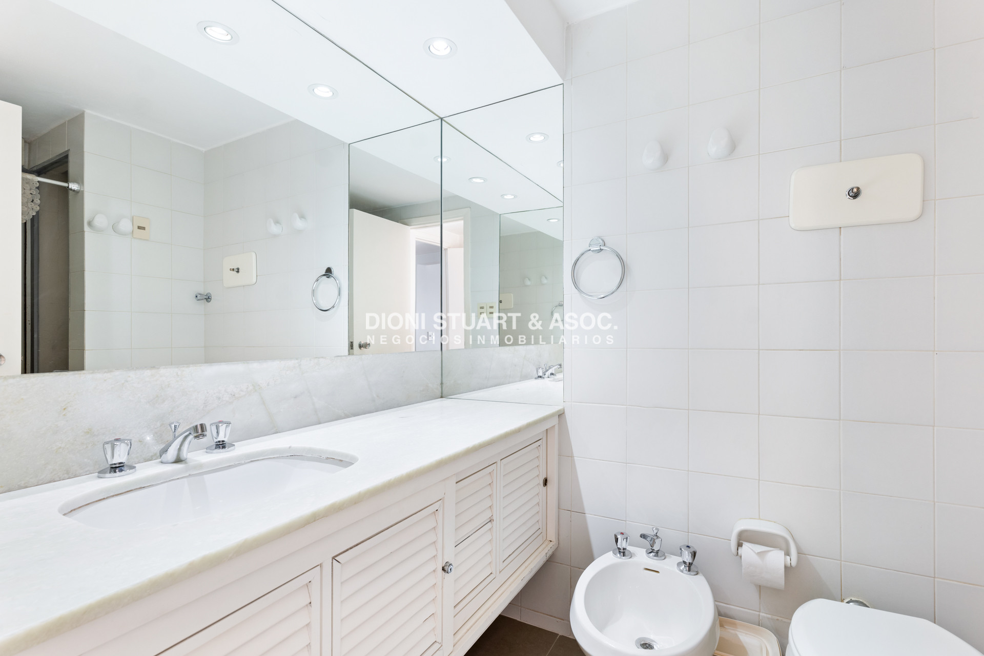 Apartamento ID.297 - APARTAMENTO EN ALQUILER DE 3 DORMITORIOS FRENTE AL MAR PLAYA MANSA TORRE WASHINGTON COMPLEJO LINCOLN CENTER
