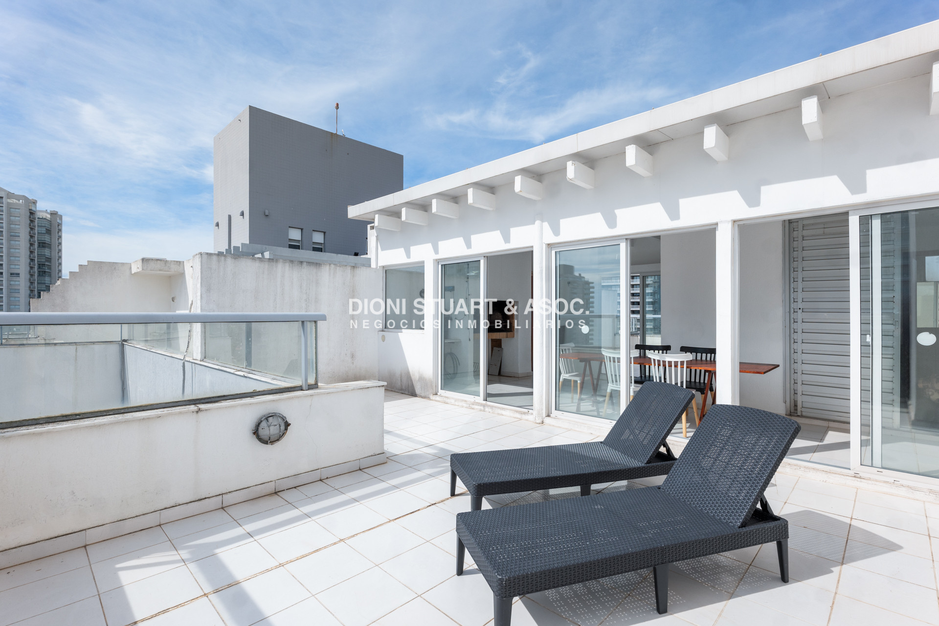 Apartamento ID.1149 - VENTA APARTAMENTO 3 DORMITORIOS CON BARBACOA PENT HOUSE DUPLEX PLAYA MANSA