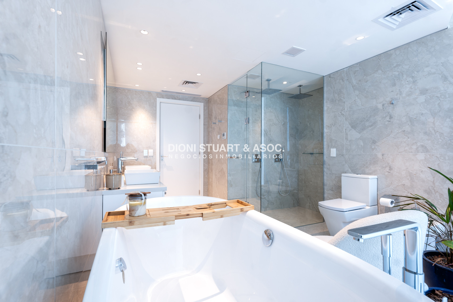 Apartamento ID.1121 - TRUMP UNIFICADO - 4 SUITES + DEPENDENCIA