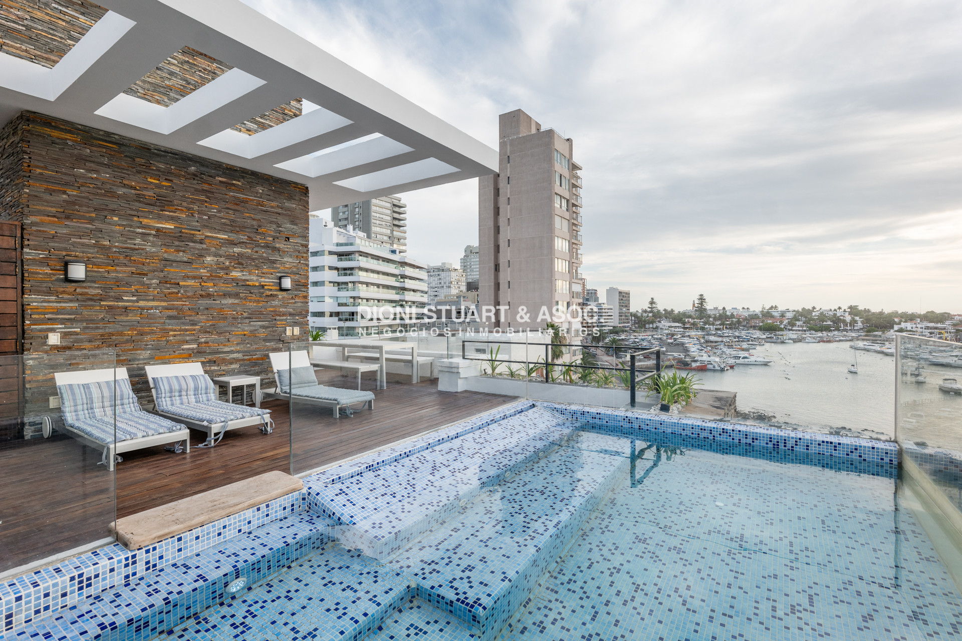 Apartamento ID.905 - LE BLEU - DEPARTAMENTO FRENTE AL PUERTO PENT HOUSE - 3 DORM EN SUITES + DEP.