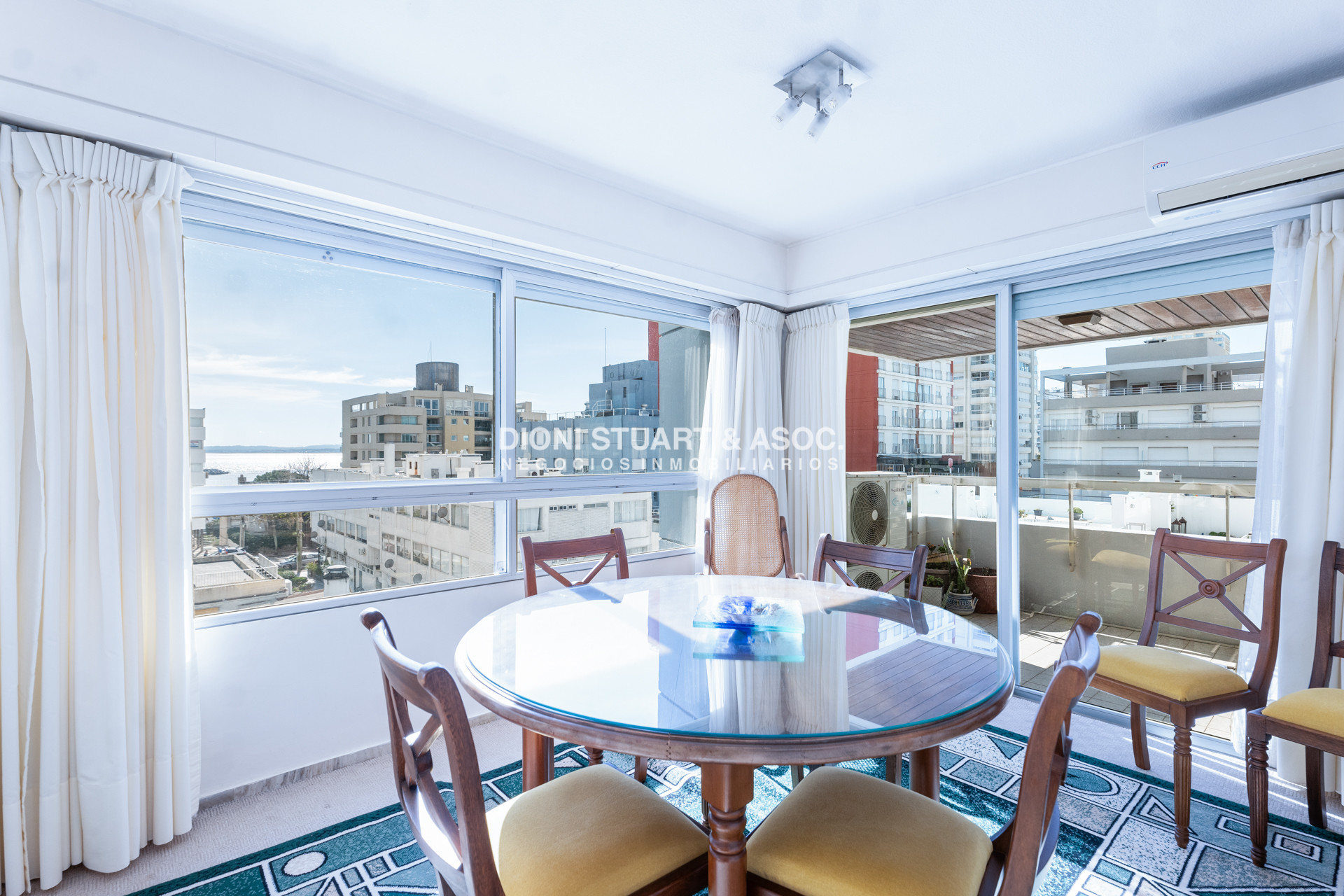 Apartamento ID.1053 - VENTA APARTAMENTO 2 DORMITORIOS PUNTA DEL ESTE - EDIFICIO VAN GOGH - GORLERO