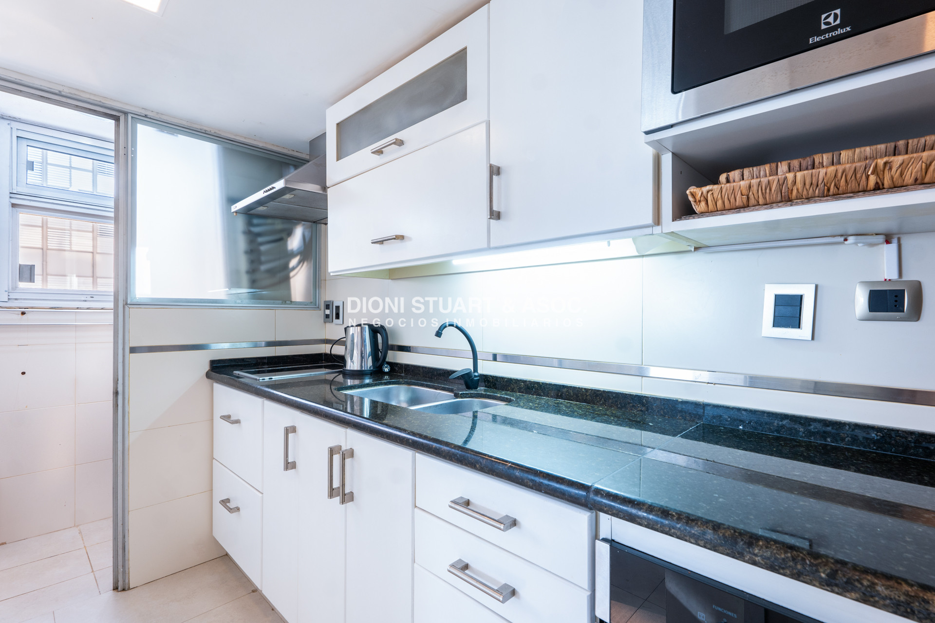 Apartamento ID.962 - APARTAMENTO EN VENTA 2 DORMITORIOS RECICLADO EN EDIFICIO VAN GOOGH - PENINSULA PUNTA DEL ESTE