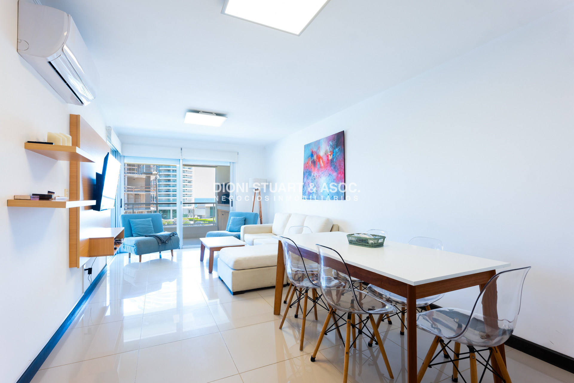 Apartamento ID.820 - APARTAMENTO EN VENTA EN PLAYA MANSA DE 2 DORMITORIOS CON PARRILLERO