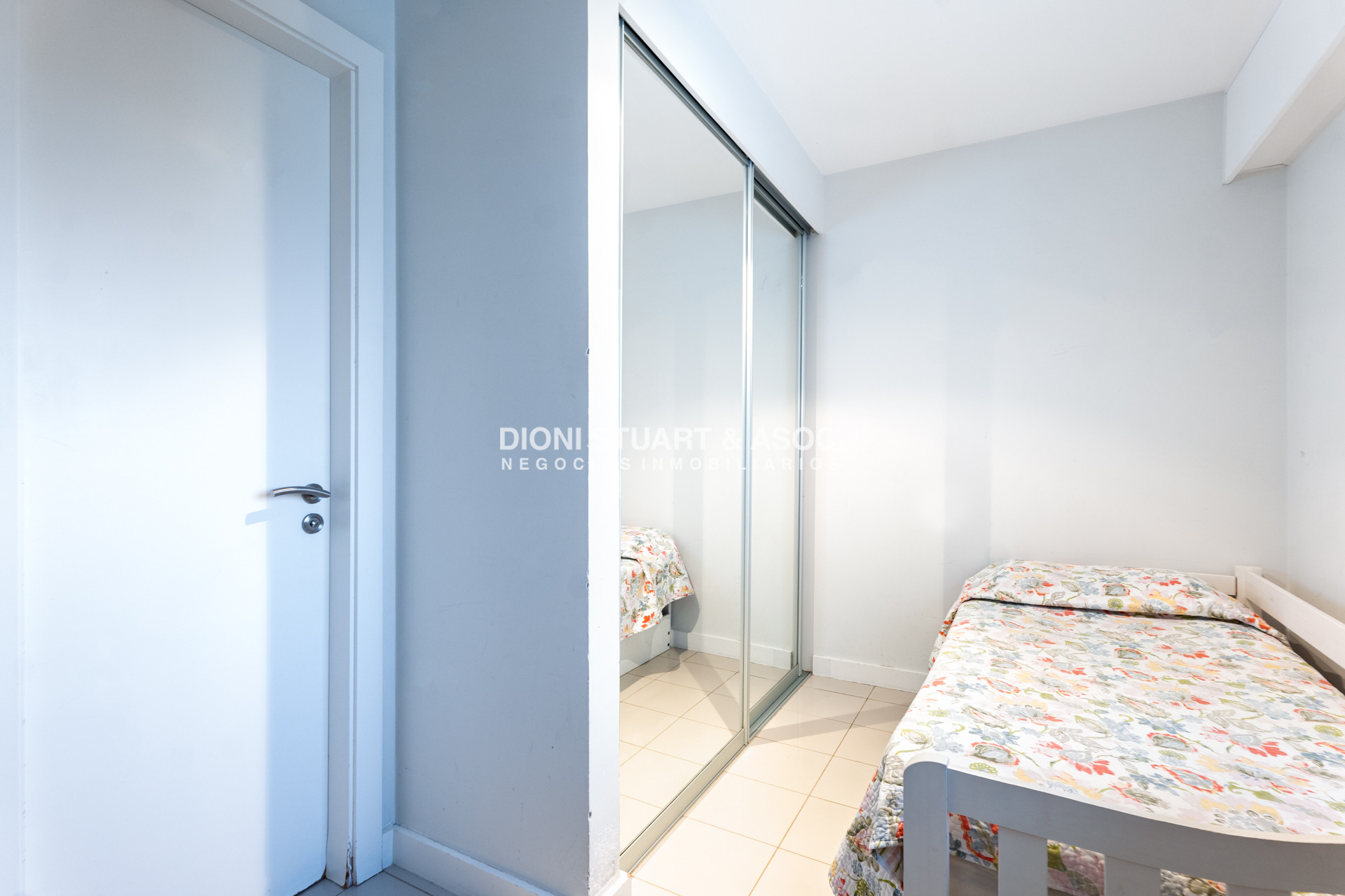 Apartamento ID.910 - DEPARTAMENTO DUPLEX EN AQUARELA - PLAYA MANSA - 4 DORM EN SUITE + DEPENDENCIA