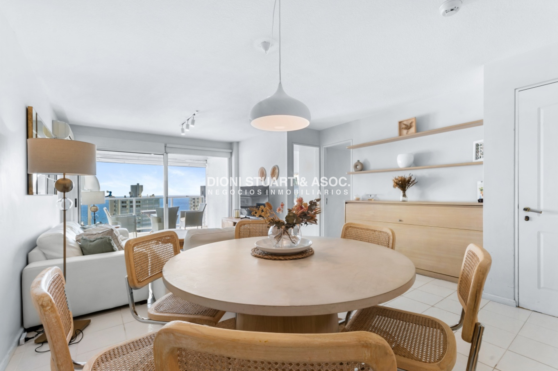 Apartamento ID.323 - Apartamento En Alquiler De Temporada (2da Febrero y Carnaval Libre)- Mansa - 2 Dormitorios - Piscina y Servicio de Playa - Complejo Lincoln Center