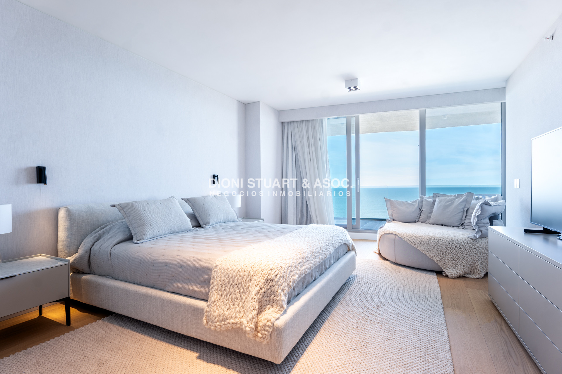 Apartamento ID.1121 - TRUMP UNIFICADO - 4 SUITES + DEPENDENCIA