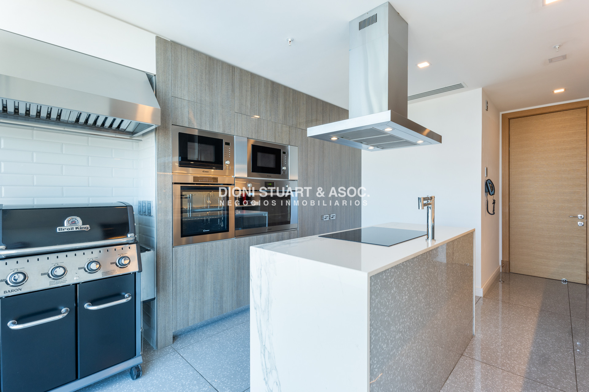 Apartamento ID.737 - FENDI CHATEAU EN VENTA ESQUINERO A PUNTA BALLENA 4 DORMITORIOS EN SUITE