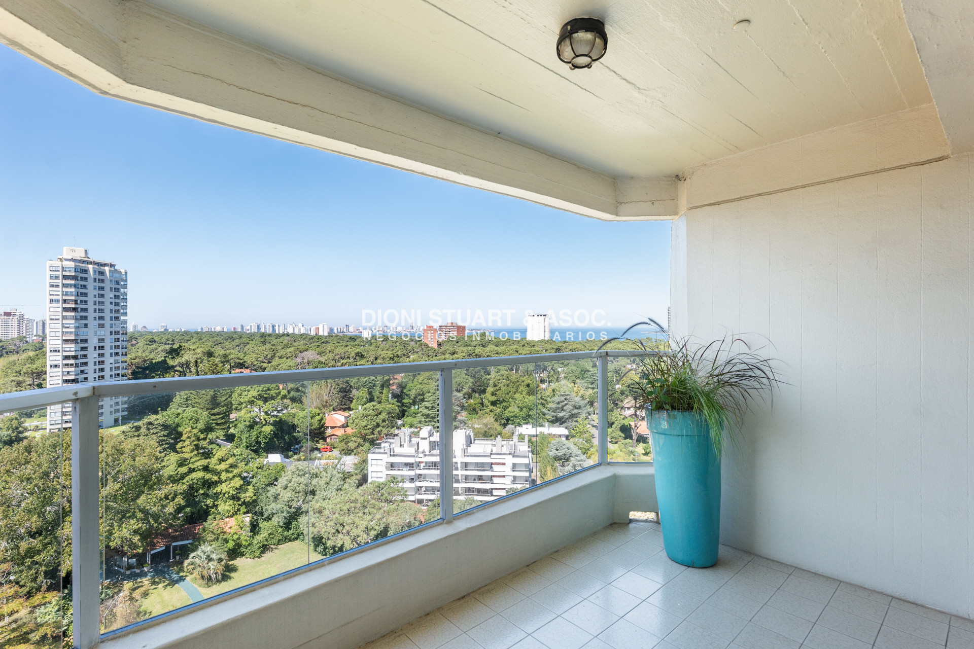 Apartamento ID.926 - DEPARTAMENTO CON VISTA AL MAR - 2 DORMITORIOS - PARQUEMAR ROOSEVELT - RECICLADO
