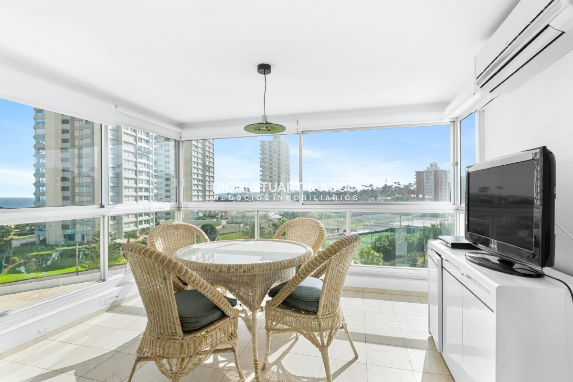 Apartamento ID.501 - APARTAMENTO EN VENTA FRENTE AL MAR 3 DORMITORIOS + DEPENDENCIA COMPLEJO LINCOLN CENTER TORRE JEFFERSON PLAYA MANSA