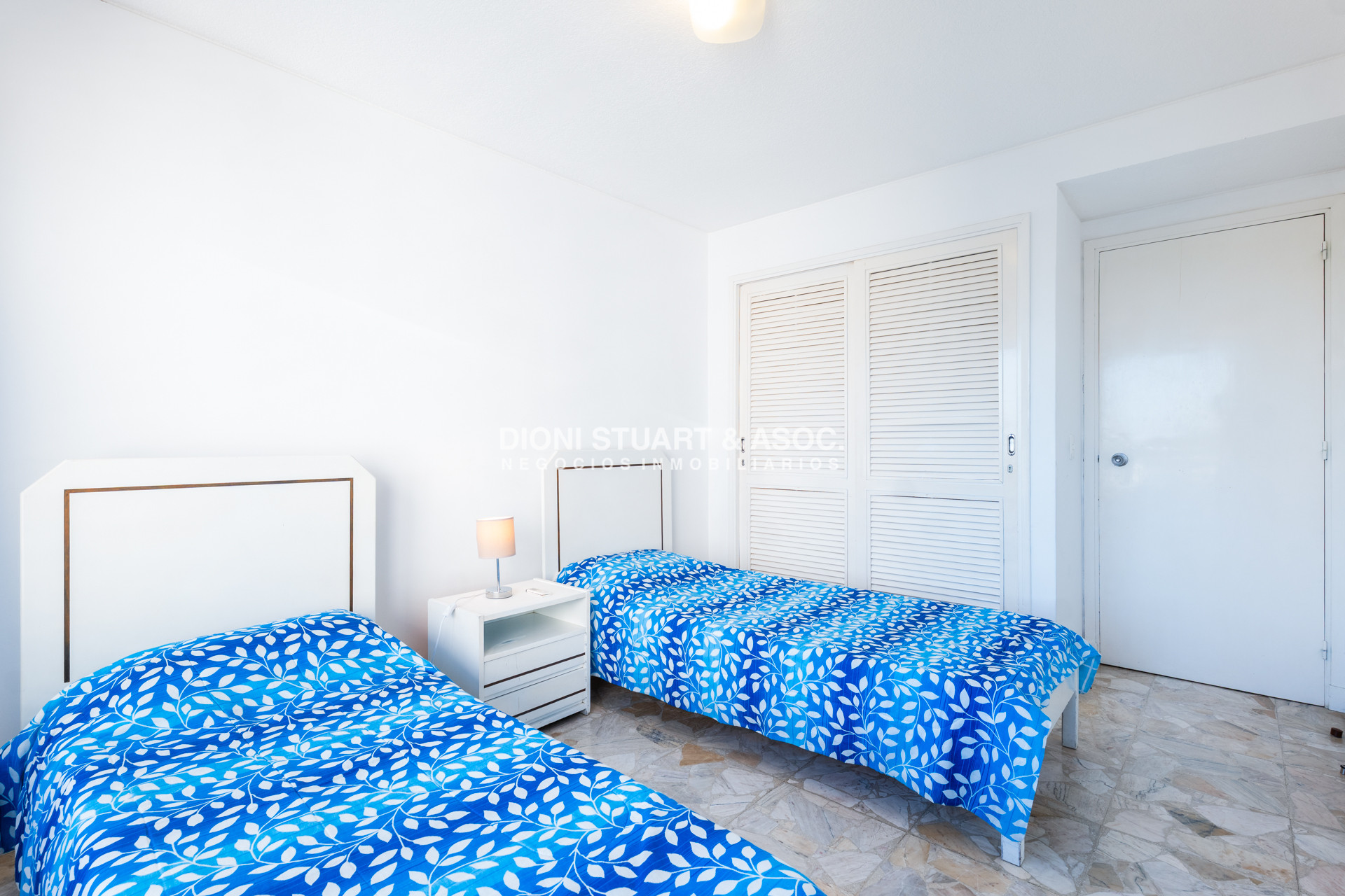 Apartamento ID.367 - SE VENDE DEPARTAMENTO PRIMERA LINEA MANSA - 2 DORM Y MEDIO - RECICLADO - TORRE WASHINGTON - COMPLEJO LINCOLN CENTER