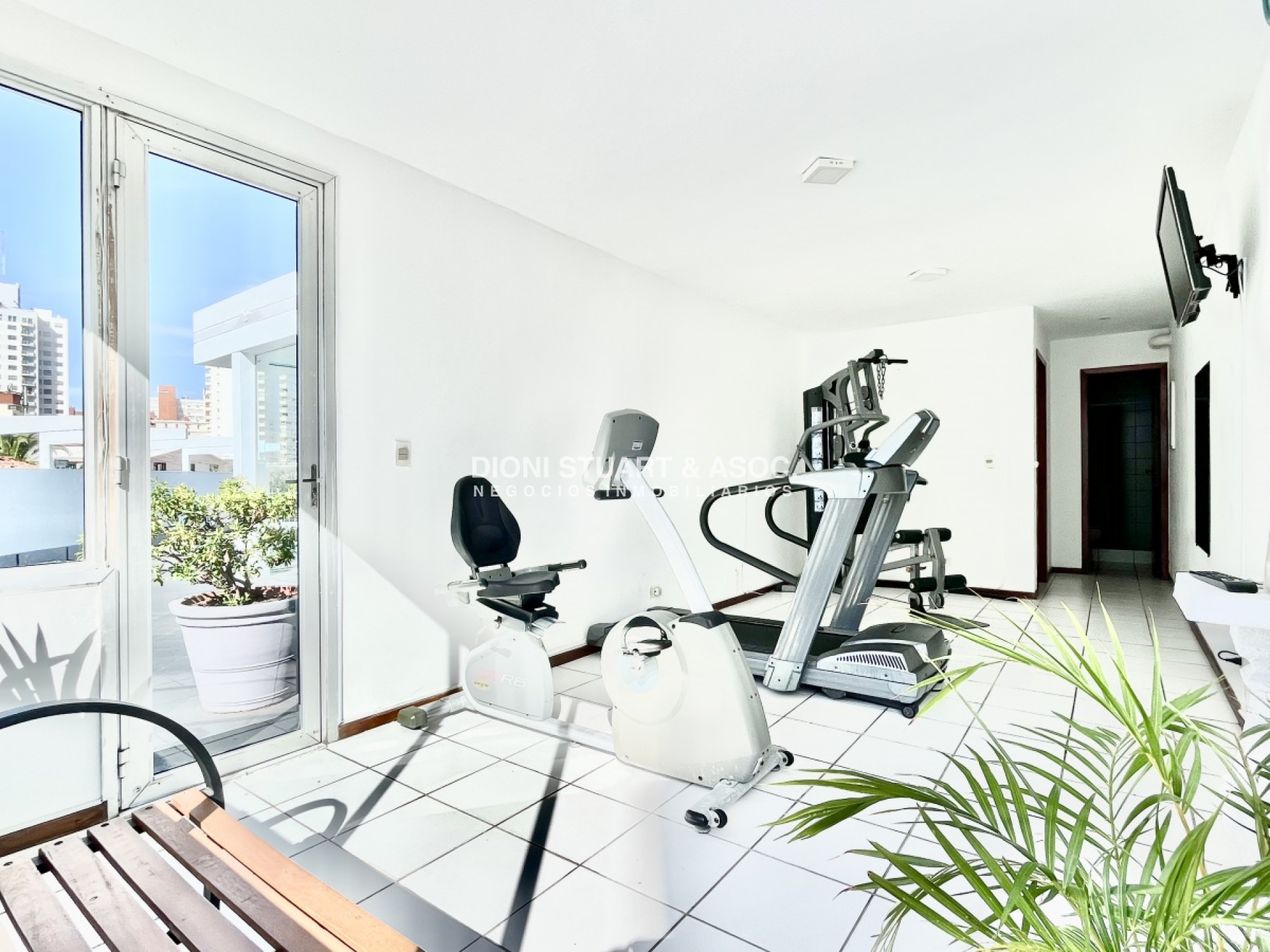 Apartamento ID.455 - Apartamento 1 Dormitorio en Venta! Punta del Este! Excelente Ubicación y Sol! Piscina, Terraza y Cochera!