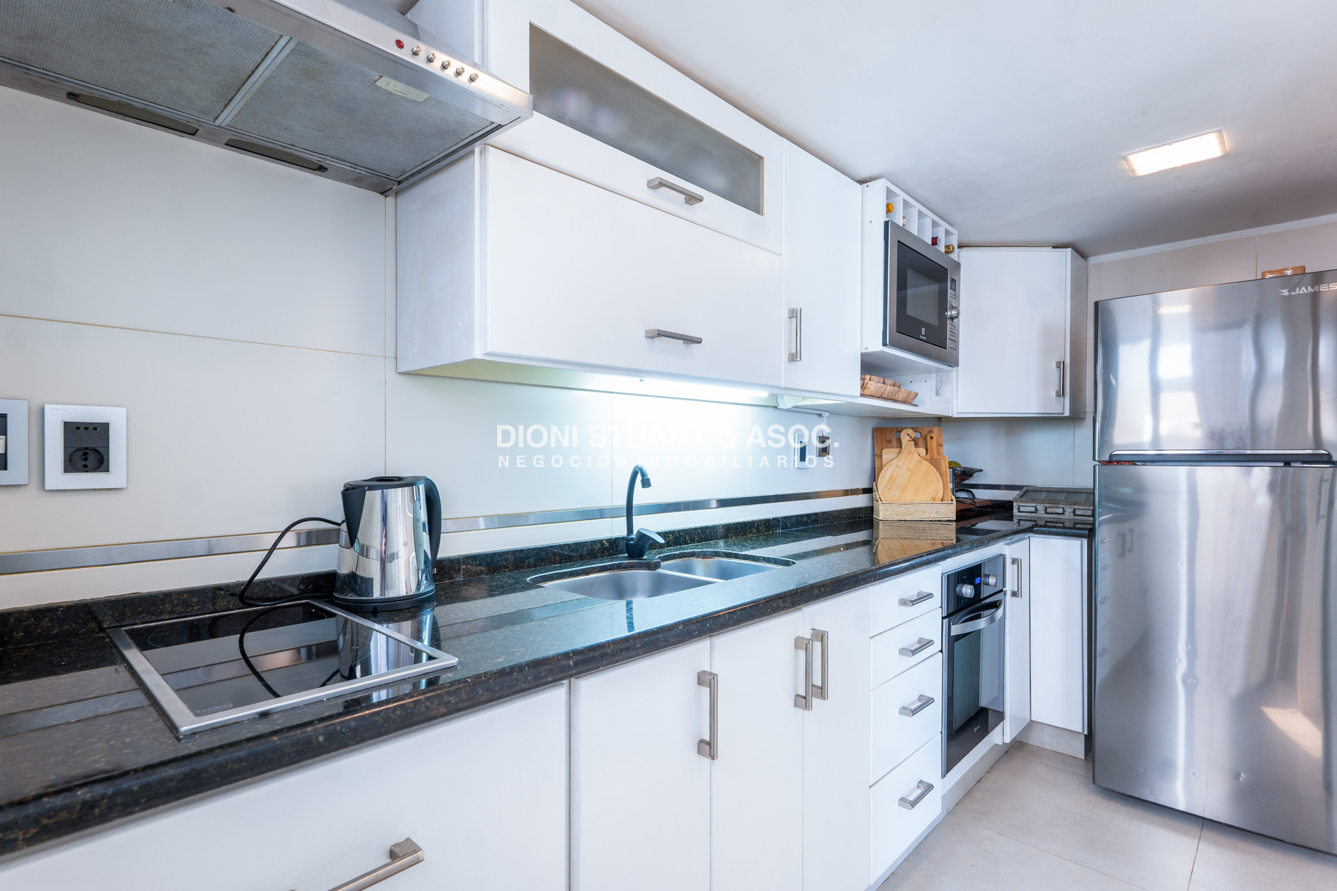 Apartamento ID.962 - APARTAMENTO EN VENTA 2 DORMITORIOS RECICLADO EN EDIFICIO VAN GOOGH - PENINSULA PUNTA DEL ESTE