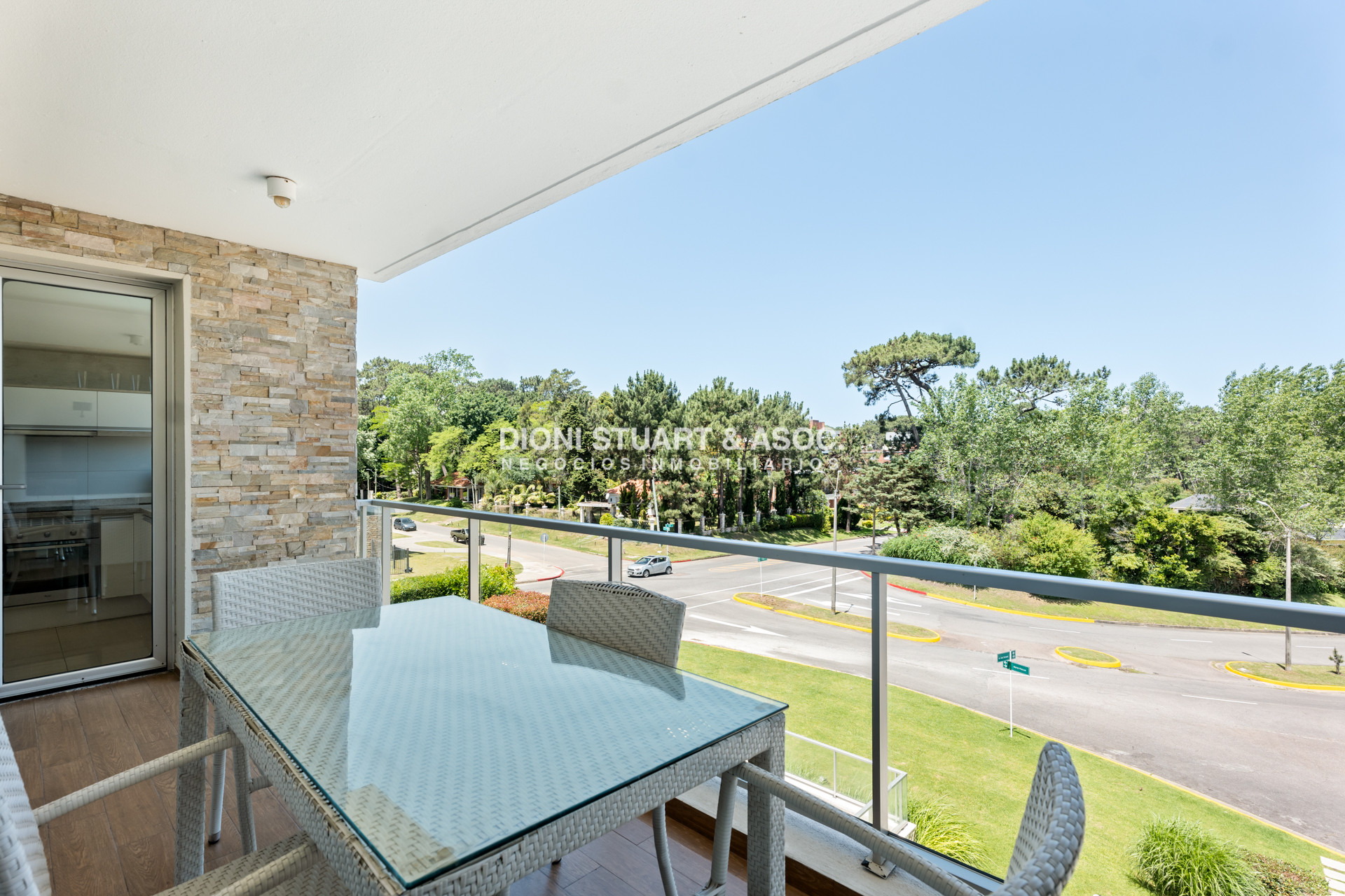 Apartamento ID.841 - Apartamento de 4 Dormitorios Con Parrillero - Emerald - Playa Mansa