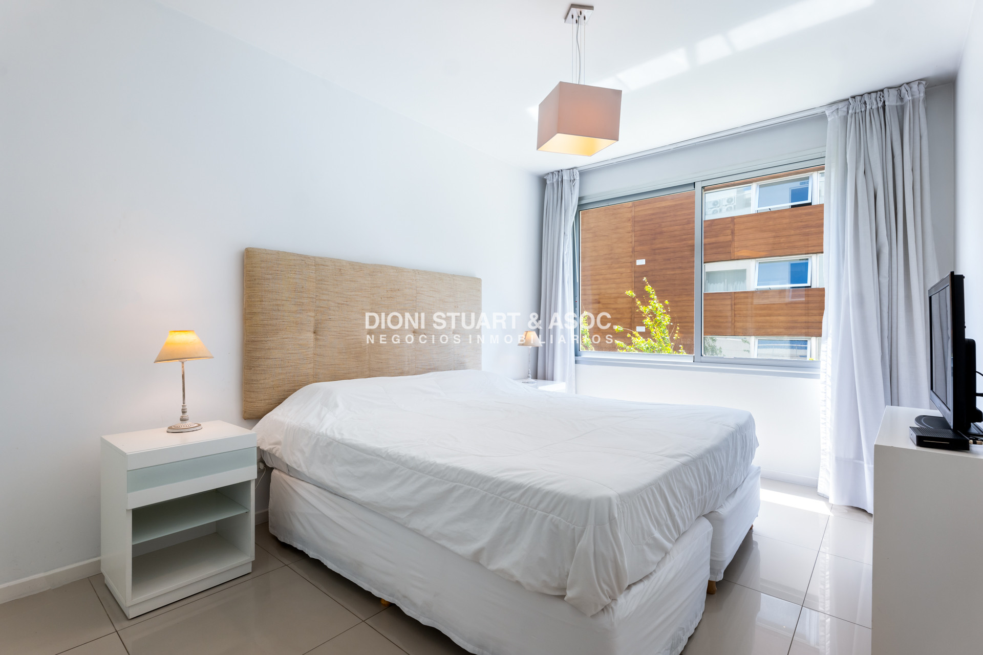 Apartamento ID.841 - Apartamento de 4 Dormitorios Con Parrillero - Emerald - Playa Mansa