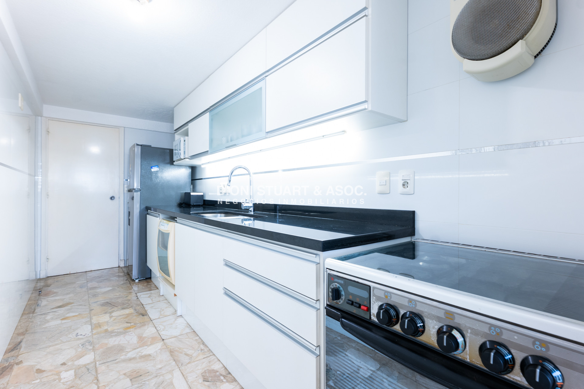 Apartamento ID.367 - SE VENDE DEPARTAMENTO PRIMERA LINEA MANSA - 2 DORM Y MEDIO - RECICLADO - TORRE WASHINGTON - COMPLEJO LINCOLN CENTER