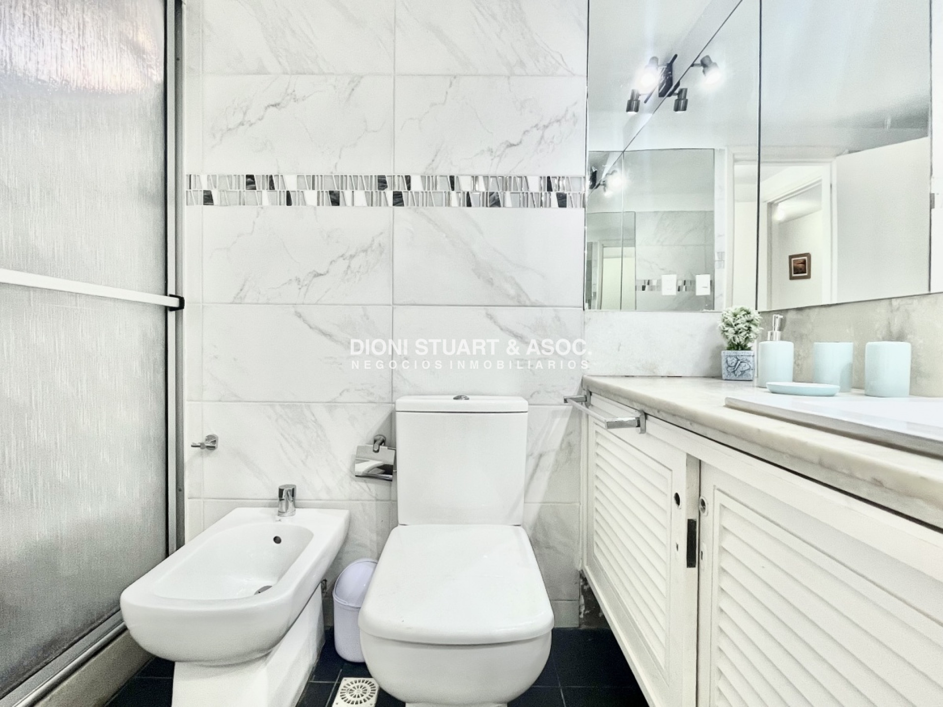 Apartamento ID.319 - Complejo Lincoln Center - En Venta - 2 Dorm + Dependencia - Playa Mansa