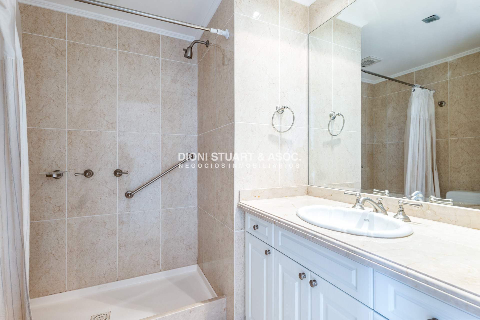 Apartamento ID.902 - DEPARTAMENTO EN VENTA EN LE JARDIN - ESQUINERO - 3 DORMITORIOS EN SUITE