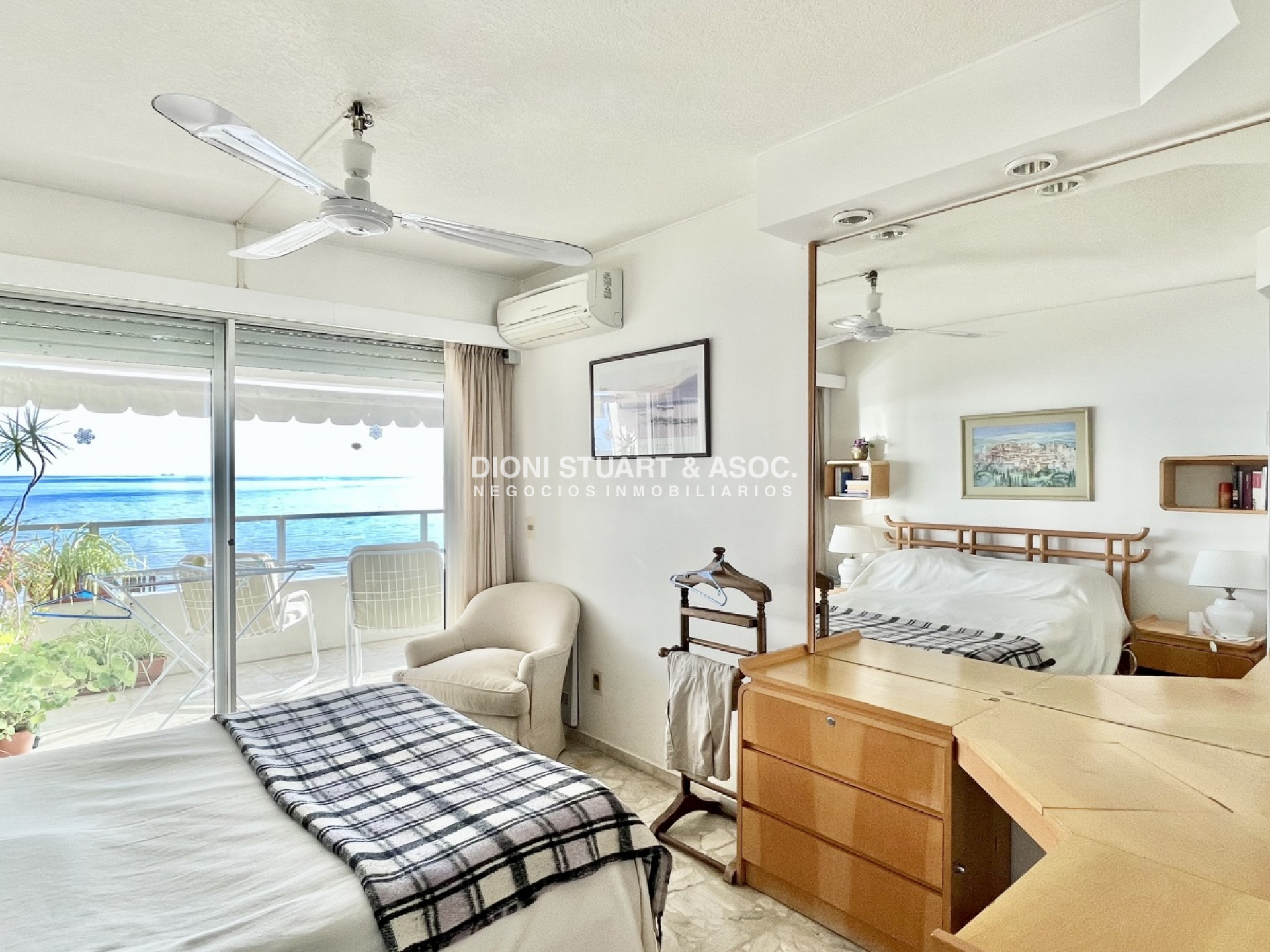 Apartamento ID.215 - APARTAMENTO EN ALQUILER 3 DORMITORIOS FRENTE AL MAR PLAYA MANSA - COMPLEJO LINCOLN CENTER