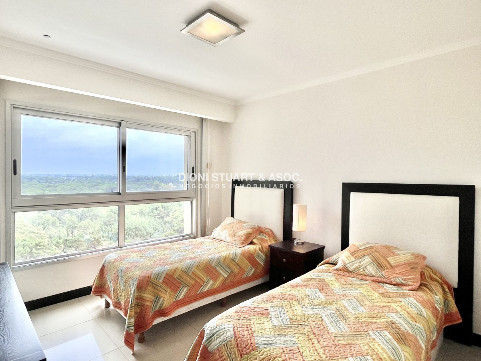 Apartamento ID.402 - Alquiler de Temporada - Playa Brava - Torre Lobos - 3 Dormitorios en Suite + Dependencia 