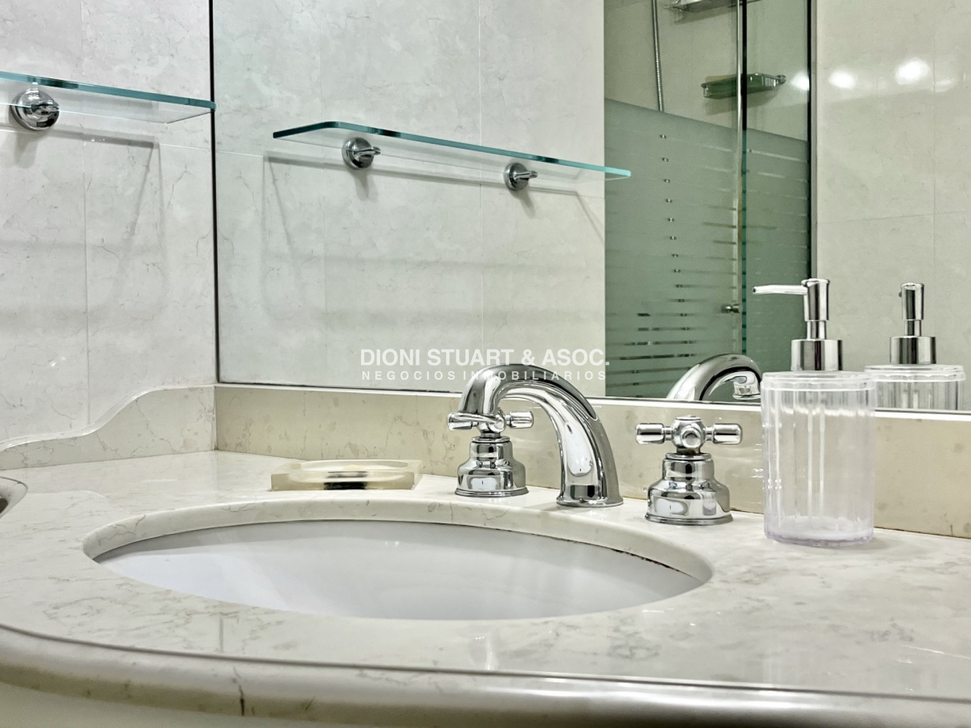 Apartamento ID.215 - APARTAMENTO EN ALQUILER 3 DORMITORIOS FRENTE AL MAR PLAYA MANSA - COMPLEJO LINCOLN CENTER