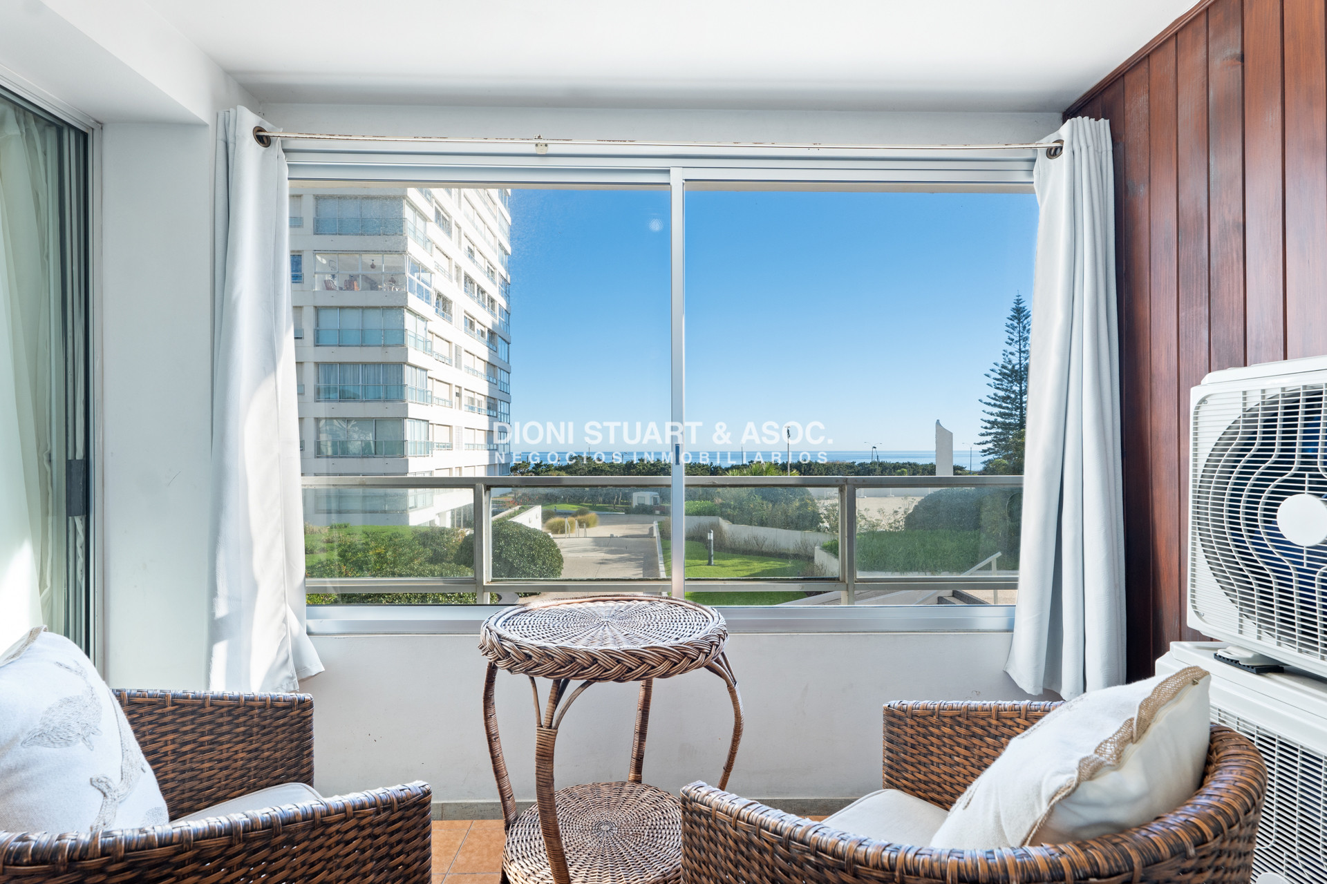 Apartamento ID.26 - Alquiler Frente al Mar (Febrero - Carnaval y Turismo Libre) - 1 Dormitorio y Medio - 4 Personas - Piscina y Serv. de Playa - Complejo Lincoln Center