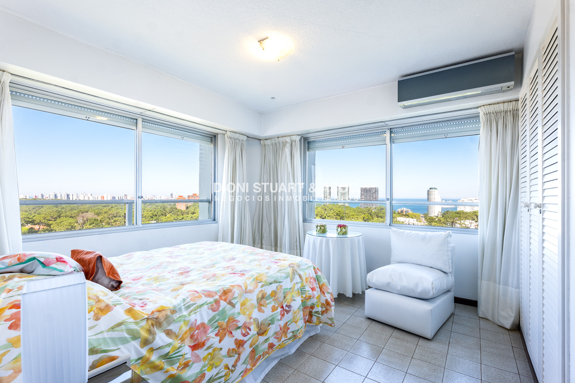 Apartamento ID.926 - DEPARTAMENTO CON VISTA AL MAR - 2 DORMITORIOS - PARQUEMAR ROOSEVELT - RECICLADO