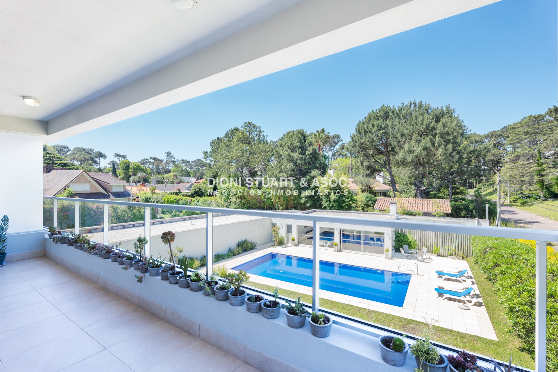Apartamento ID.821 - APARTAMENTO EN VENTA EN PLAYA MANSA DE 2 DORMITORIOS CON PARRILLERO