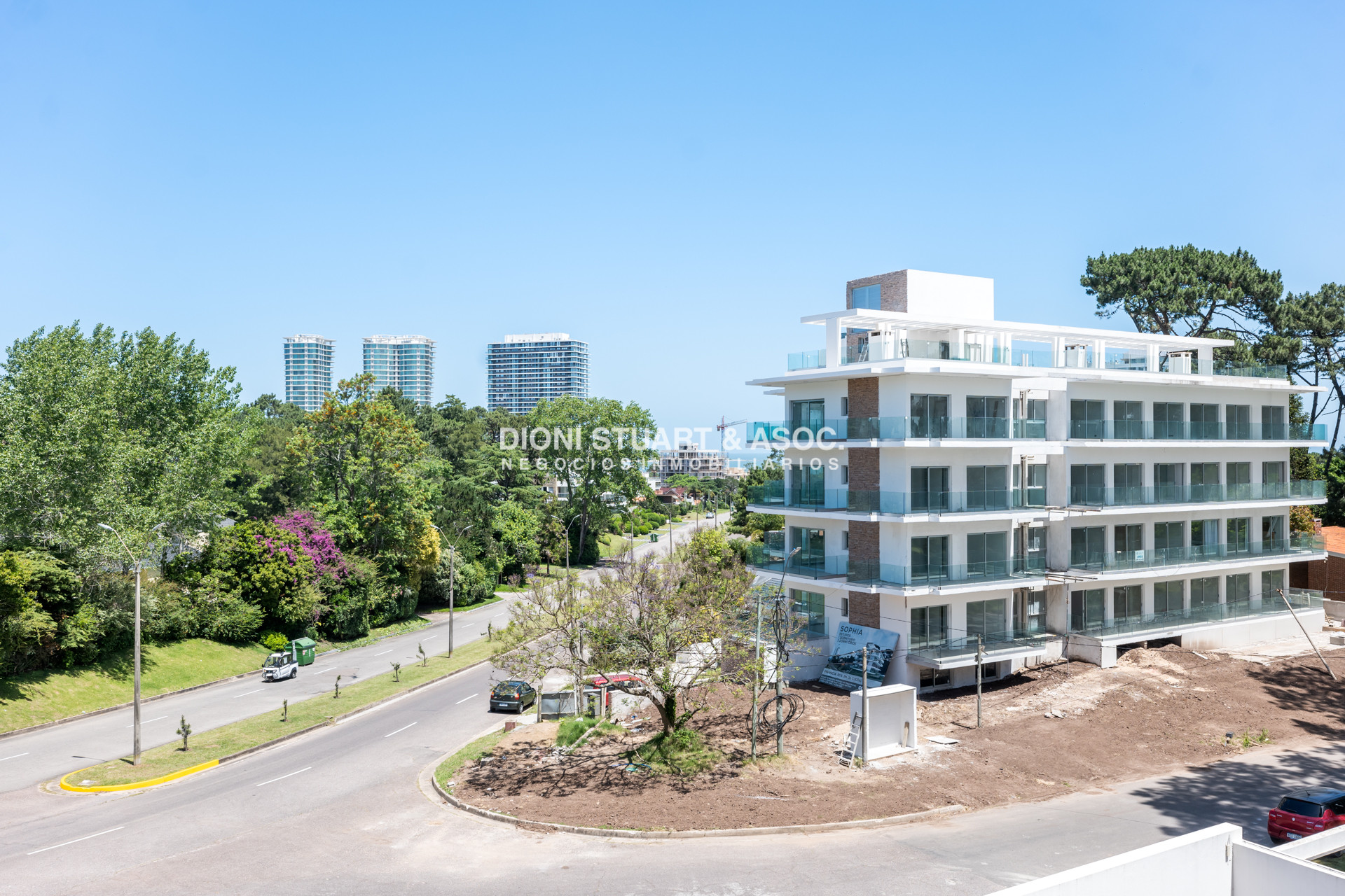 Apartamento ID.841 - Apartamento de 4 Dormitorios Con Parrillero - Emerald - Playa Mansa