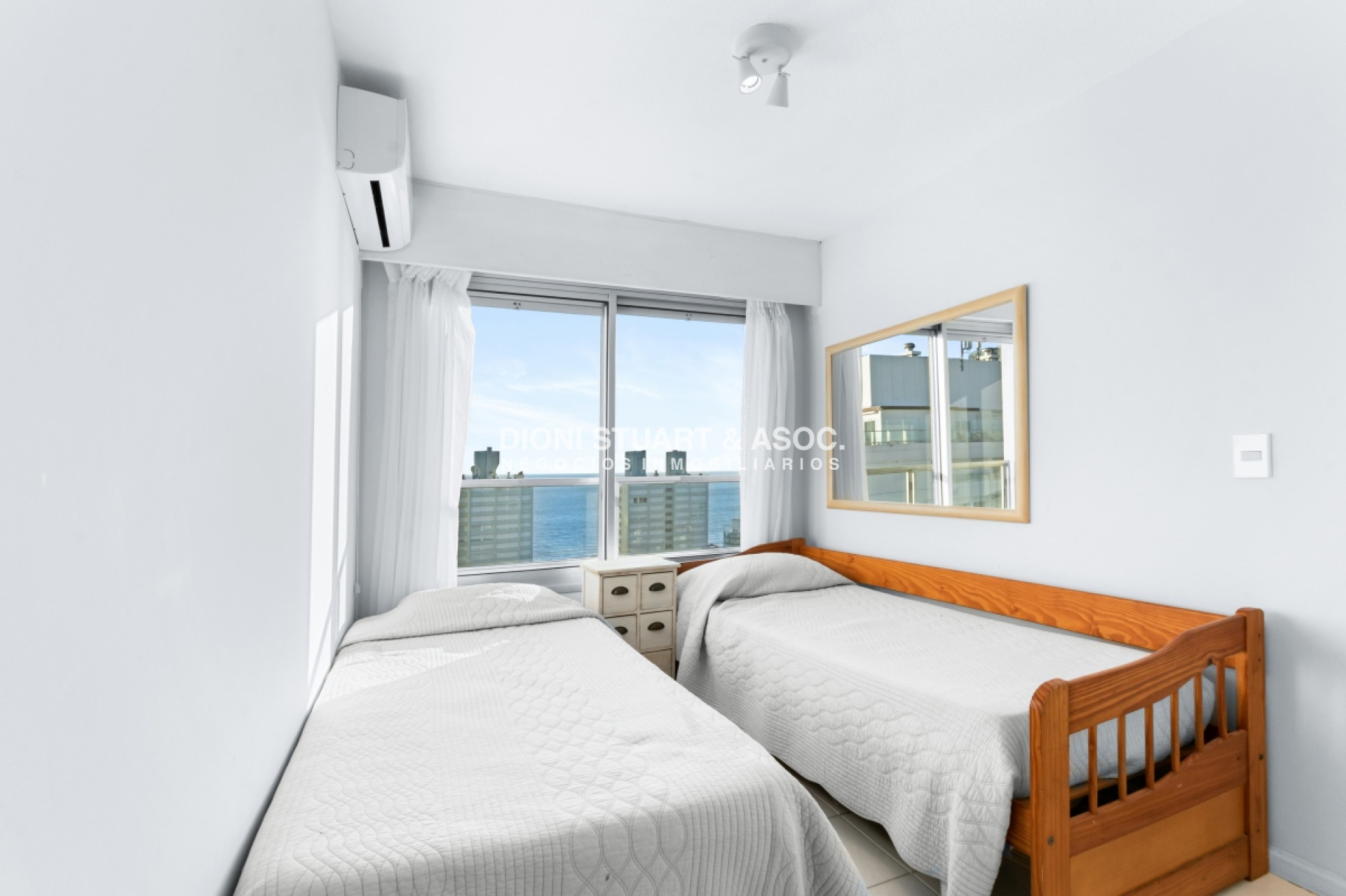 Apartamento ID.323 - Apartamento En Alquiler De Temporada (2da Febrero y Carnaval Libre)- Mansa - 2 Dormitorios - Piscina y Servicio de Playa - Complejo Lincoln Center