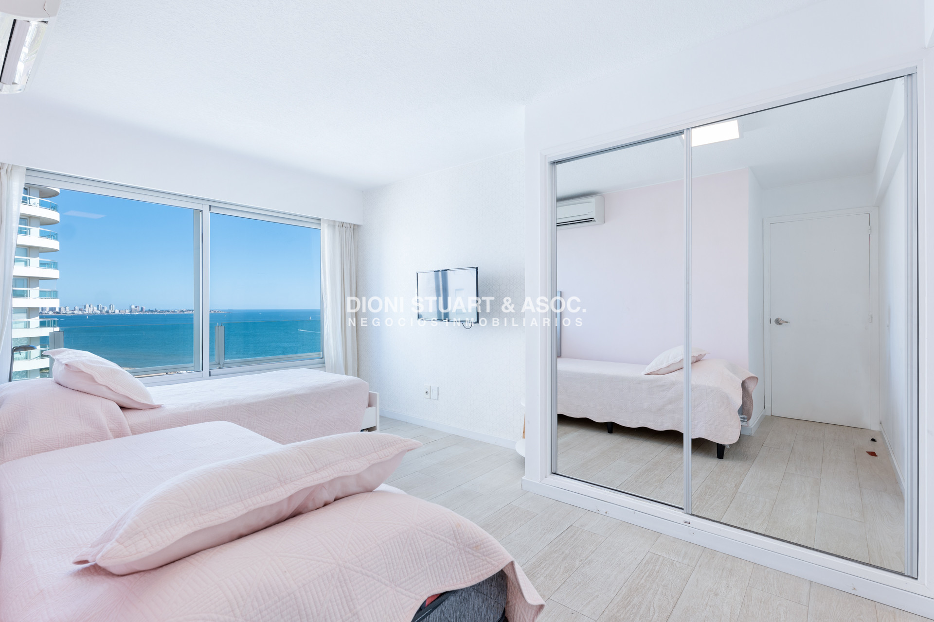 Apartamento ID.291 - APARTAMENTO DE 3 DORMITORIOS EN ALQUILER FRENTE AL MAR TORRE WASHINGTON COMPLEJO LINCOLN CENTER -  RECICLADO
