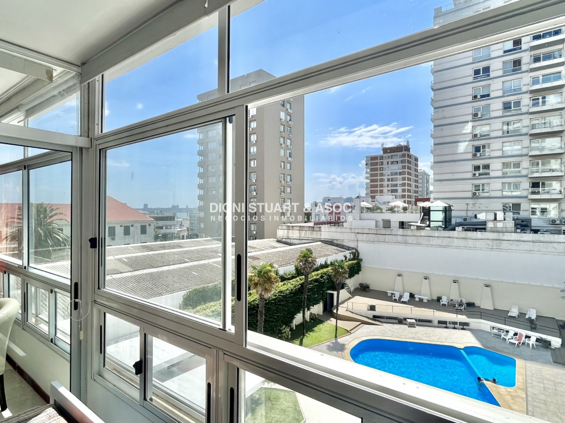 Apartamento ID.409 - En Venta 2 Dormitorios En Punta del Este - Frente a Plaza Los Artesanos - Oportunidad
