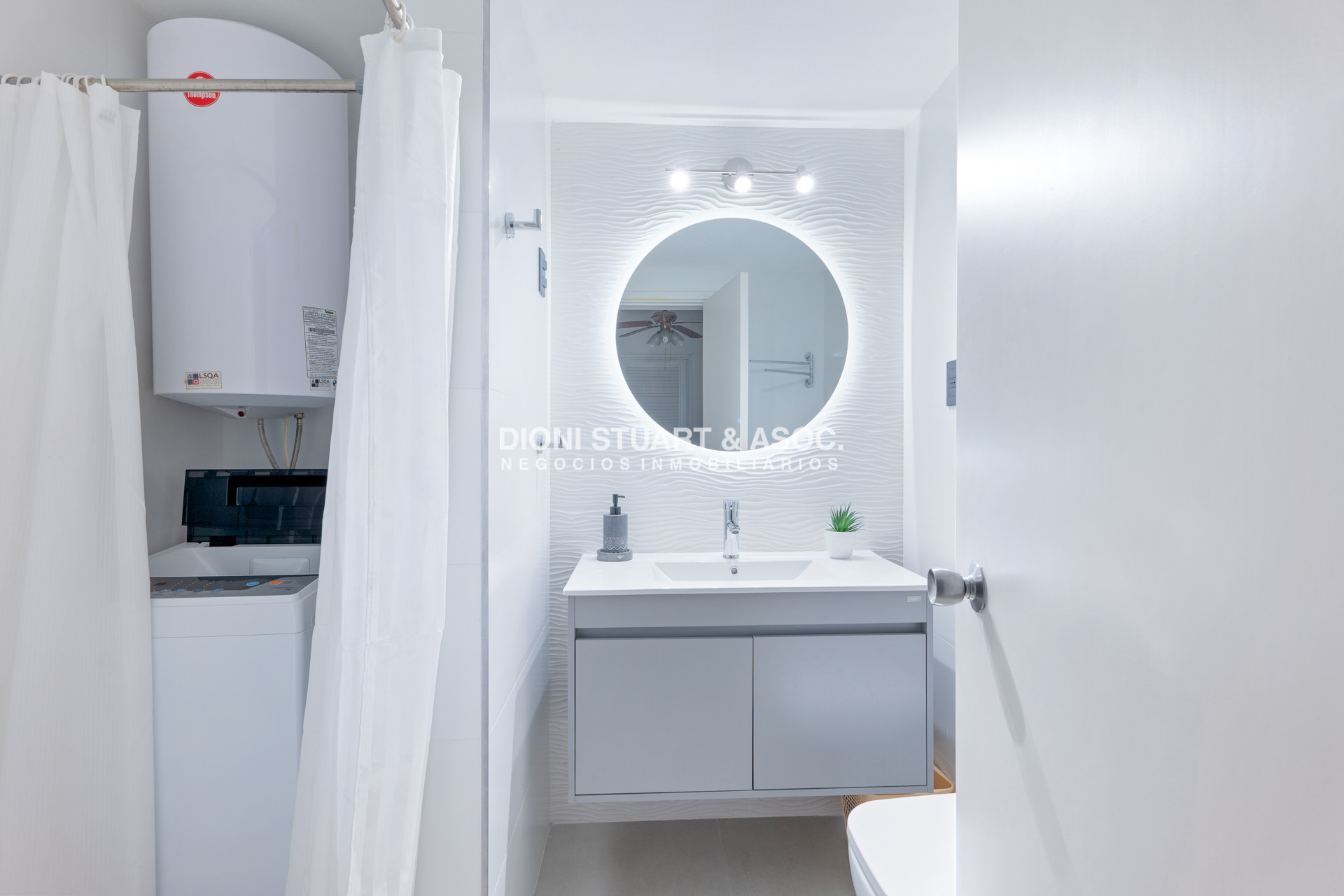 Apartamento ID.444 - APARTAMENTO EN VENTA DE 1 DORMITORIO Y MEDIO FRENTE AL MAR - PLAYA MANSA - COMPLEJO LINCOLN CENTER