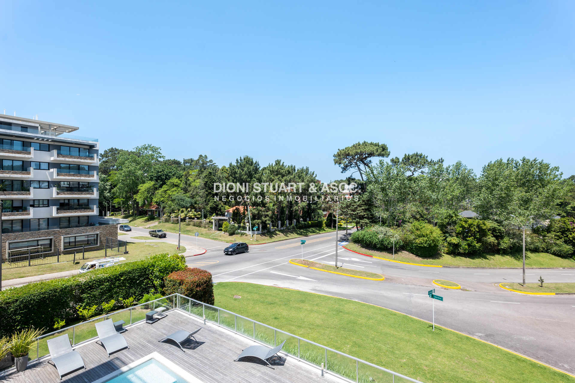 Apartamento ID.841 - Apartamento de 4 Dormitorios Con Parrillero - Emerald - Playa Mansa