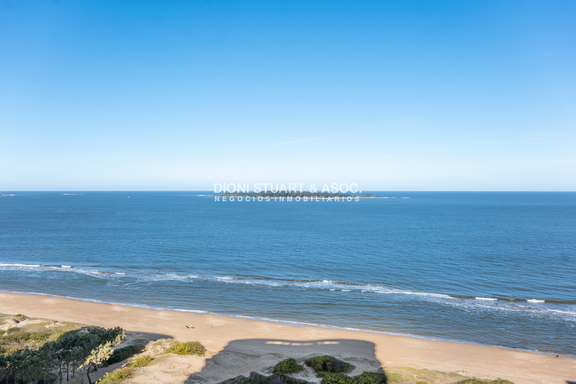 Apartamento ID.737 - FENDI CHATEAU EN VENTA ESQUINERO A PUNTA BALLENA 4 DORMITORIOS EN SUITE