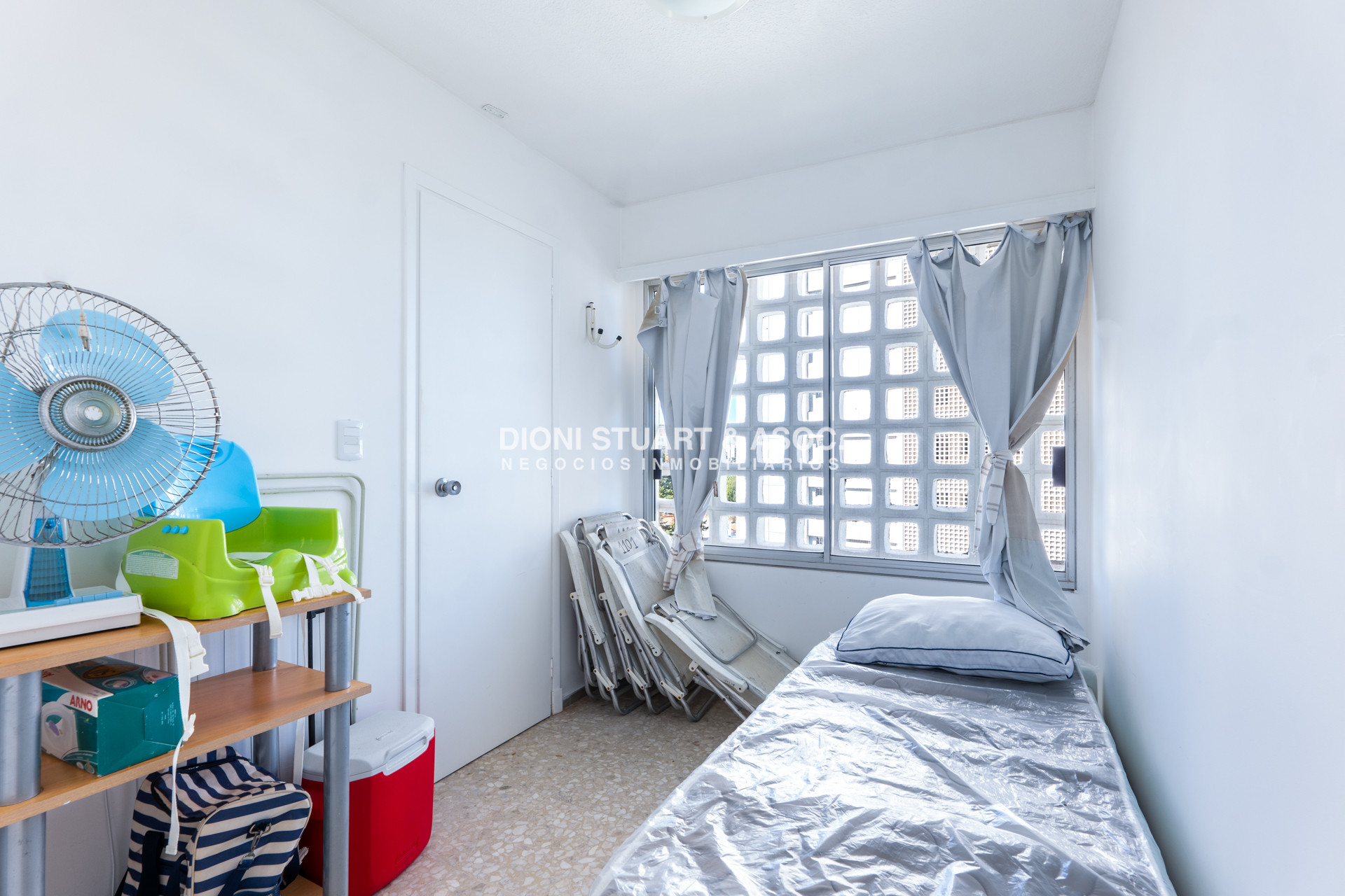 Apartamento ID.935 - DEPARTAMENTO EN VENTA FRENTE AL MAR DE 2 DORMITORIOS Y DEPENDENCIA DE SERVICIO RECICLADO EN TUNQUELEN I - PRIMERA LINEA PLAYA MANSA