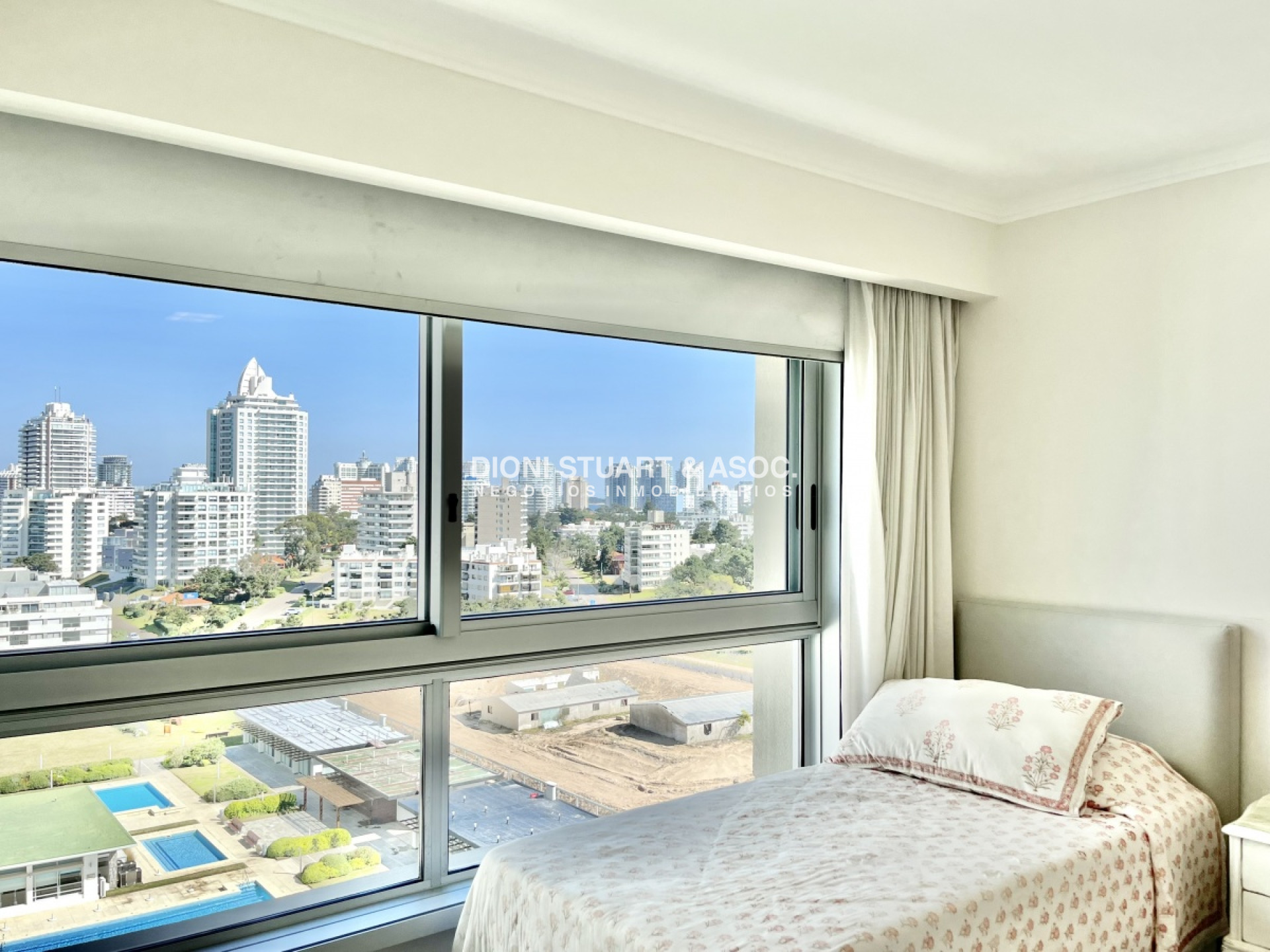 Apartamento ID.274 - Apartamento en Venta Torre Lobos - Primera Linea Playa Brava - 3 Dormitorios en Suite + Dependencia