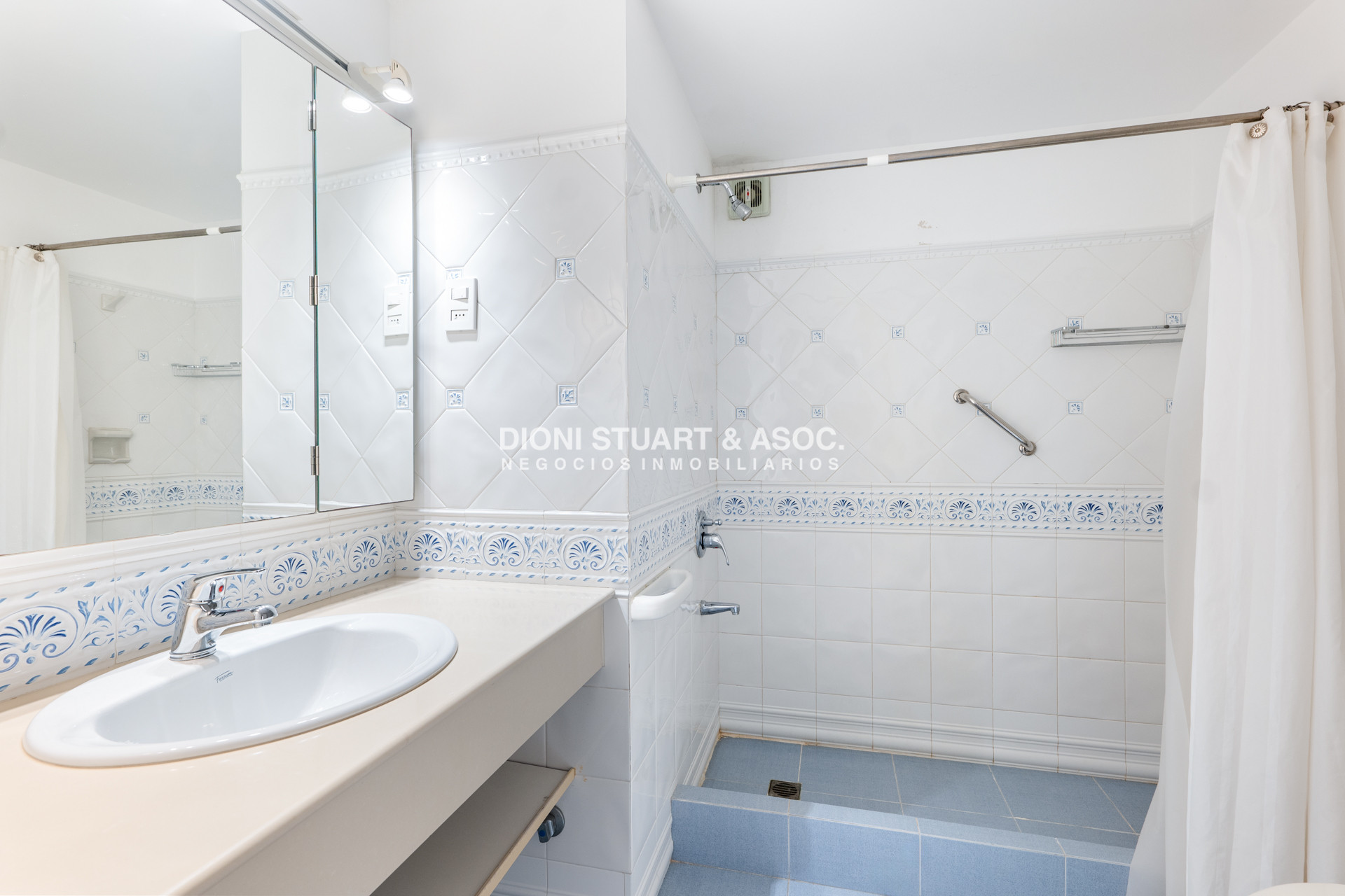 Apartamento ID.717 - Alquiler de Temporada - 2 Dormitorios y Dependencia - Complejo Lincoln Center - Todos Los Amenities