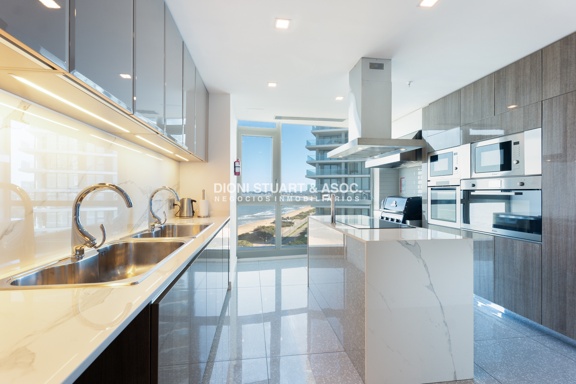 Apartamento ID.737 - FENDI CHATEAU EN VENTA ESQUINERO A PUNTA BALLENA 4 DORMITORIOS EN SUITE
