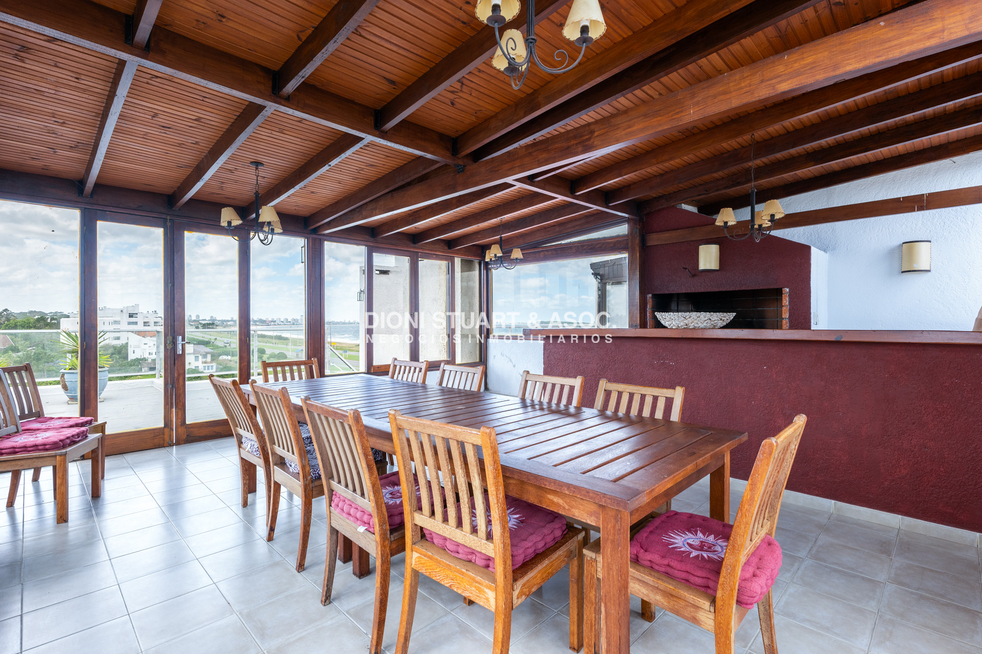 Apartamento ID.391 - DEPARTAMENTO PENT HOUSE DUPLEX EN PLAYA MANSA EN VENTA - 3 DORMITORIOS - CON ESTUFA Y BARBACOA