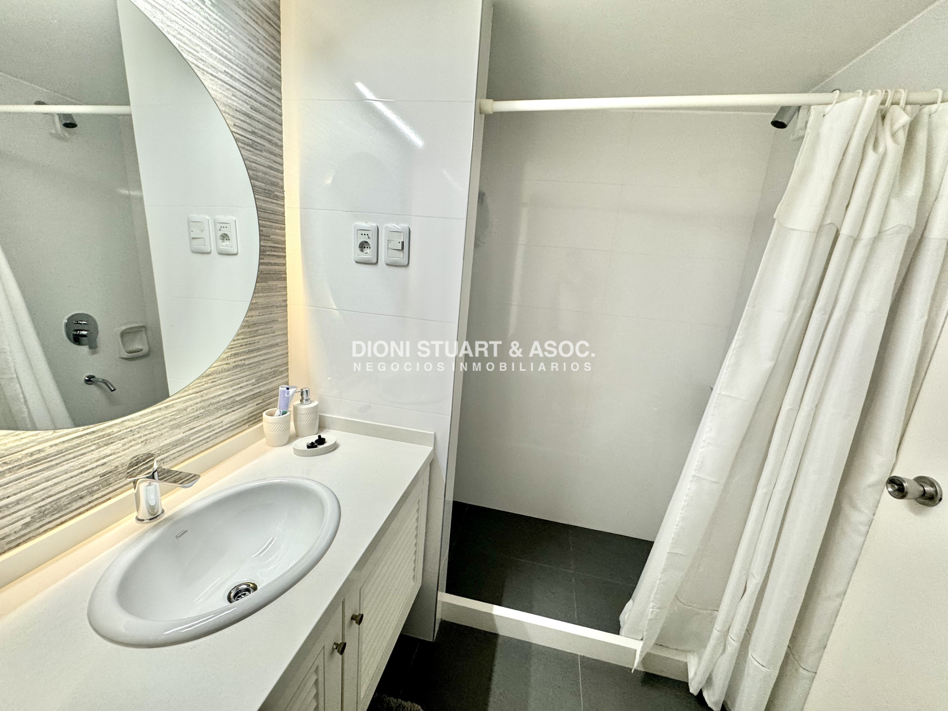 Apartamento ID.1135 - ALQUILER DE TEMPORADA 2 DORMITORIOS Y MEDIO PLAYA MANSA - COMPLEJO LINCOLN CENTER