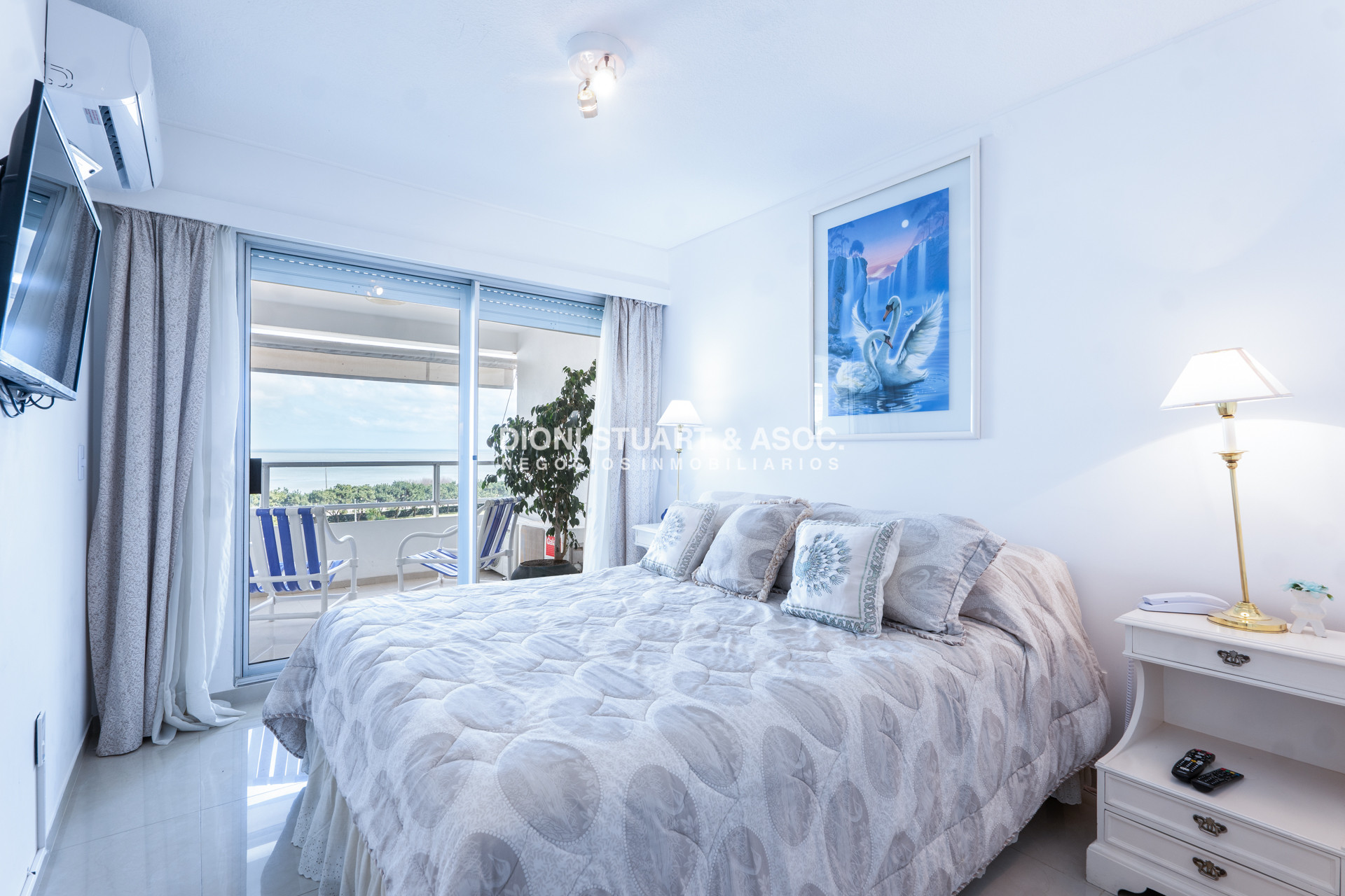 Apartamento ID.1058 - VENTA APARTAMENTO 1 DORMITORIO Y MEDIO - PLAYA MANSA - RECICLADO - COMPLEJO LINCOLN CENTER