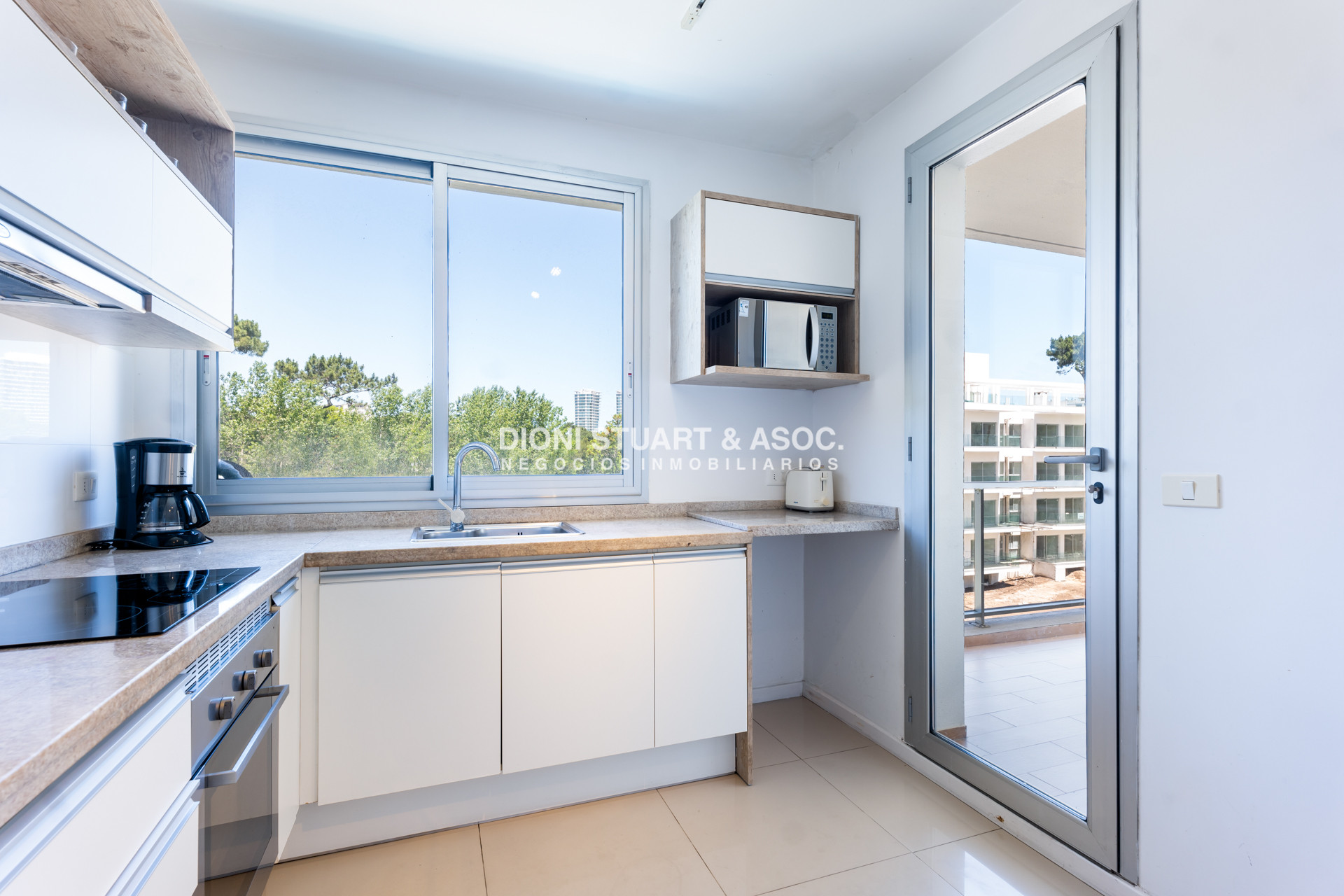 Apartamento ID.841 - Apartamento de 4 Dormitorios Con Parrillero - Emerald - Playa Mansa